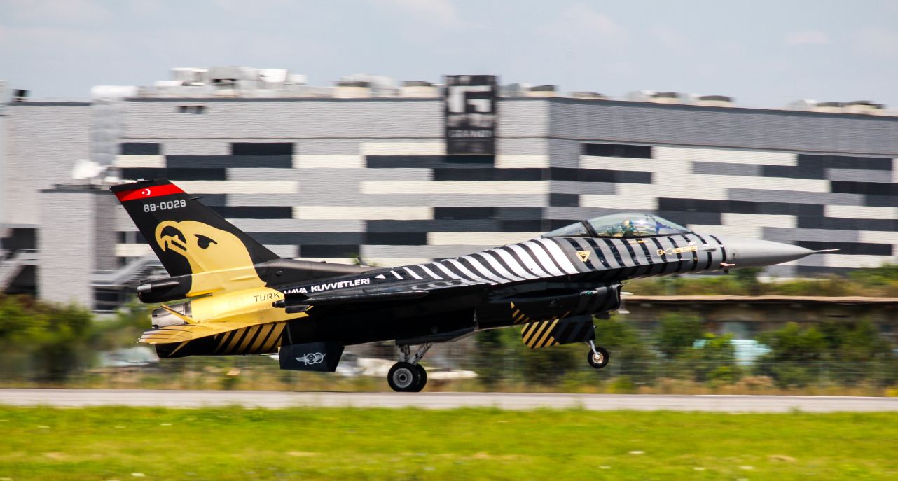 UPDATE | FOTO&VIDEO/ BIAS 2017, spectacol la înălțime! Peste 100 de avioane pe cerul Capitalei, la cel mai mare show aviatic din România. Final spectaculos!