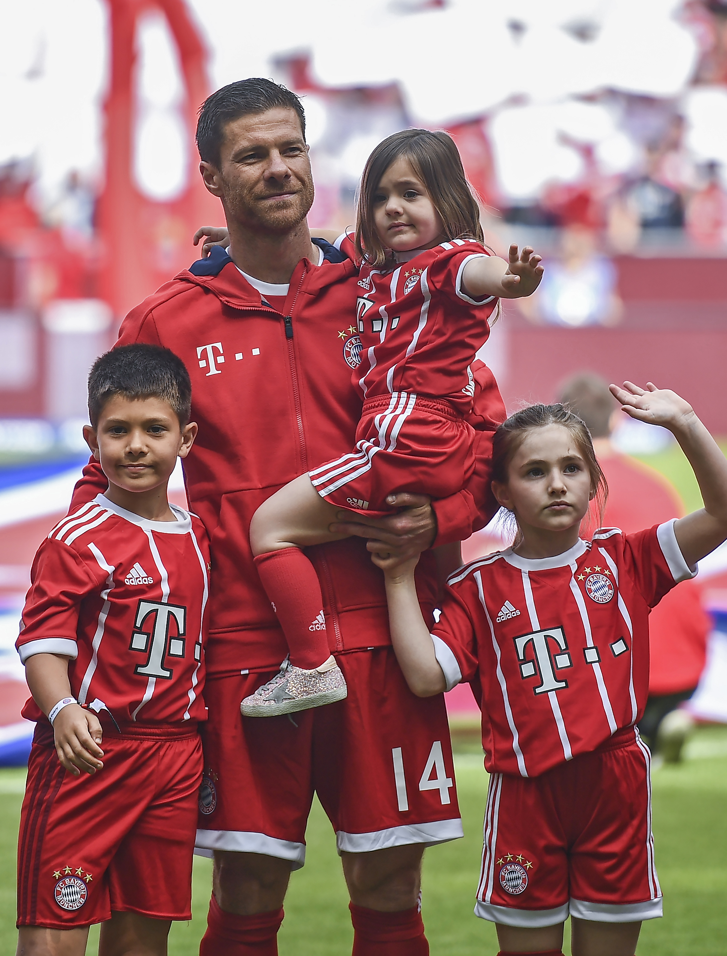 Germania, etapa 34. Bayern, campioană. Hamburg a scăpat, Wolfsburg merge în baraj. Dortmund a prins eroic locul 3. Măcel la Berlin. Clasament final / FOTO & VIDEO