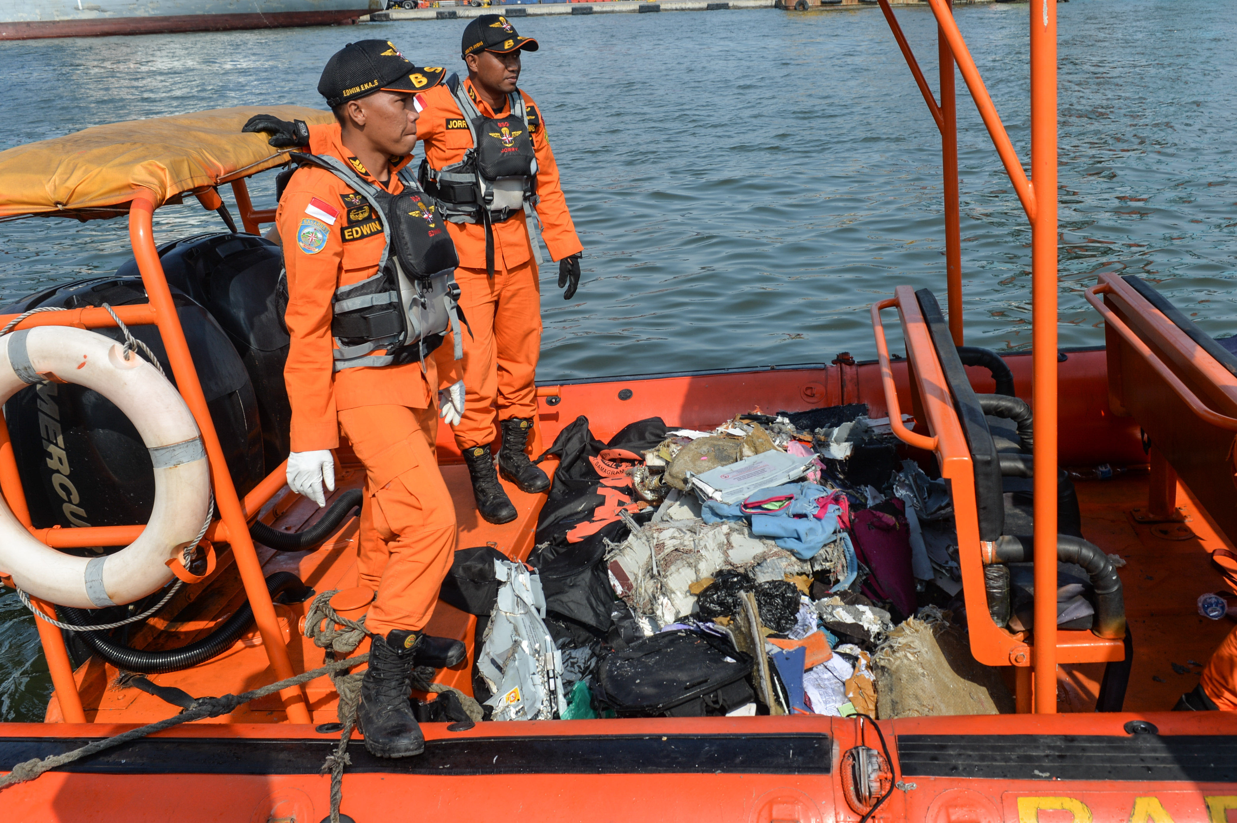 Un obiect găsit după prăbușirea avionului Lion Air în Indonezia a dus la o mobilizare uriașă pe internet. Detaliul care a ajutat la identificarea unei victime