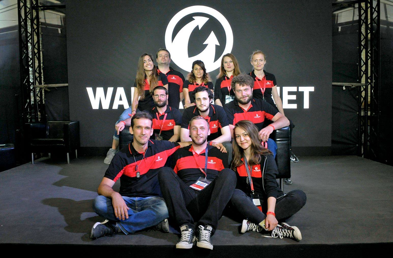 EXCLUSIV / Oana, fiica Elenei Lasconi, e vedetă în lumea gamerilor. Prezintă o emisiune la World of Tanks în Paris (VIDEO)