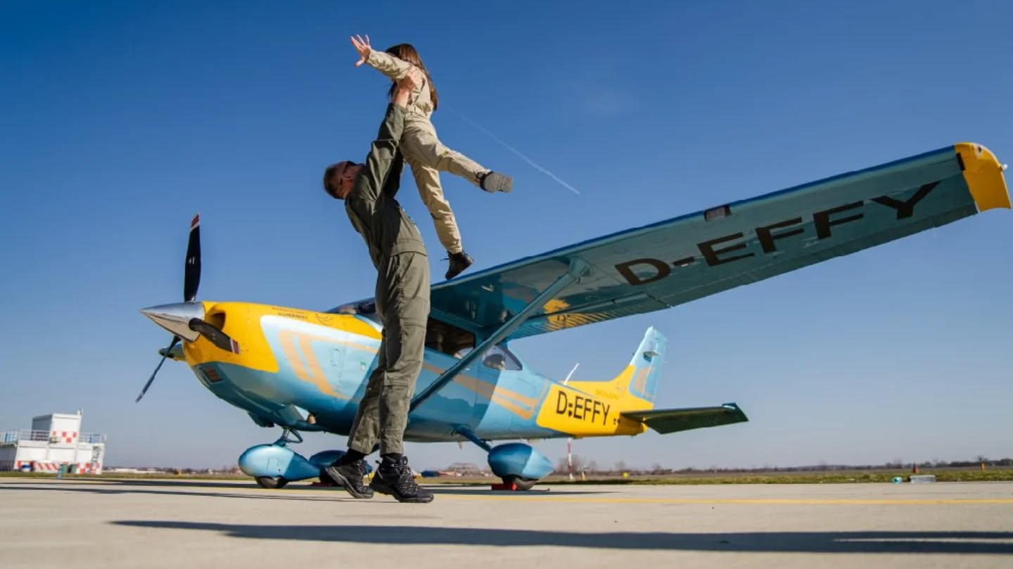 După ce a renunțat la muzică și a devenit pilot de avion, Mihai Sturzu anunță un nou proiect: „Nu există în lume pasageri mai fericiți decât copiii care zboară”