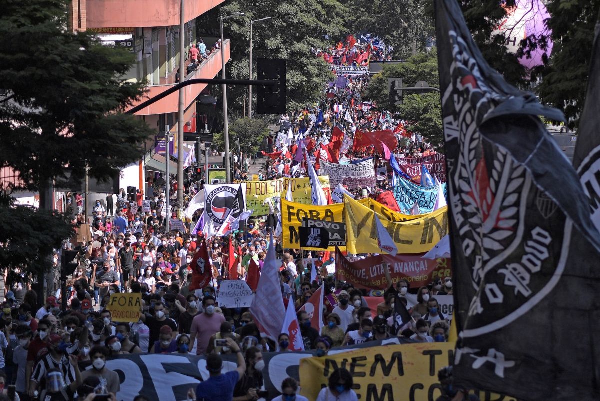 Proteste masive în Brazilia, împotriva lui Bolsonaro. Oamenii au ieșit în stradă în peste 200 de orașe