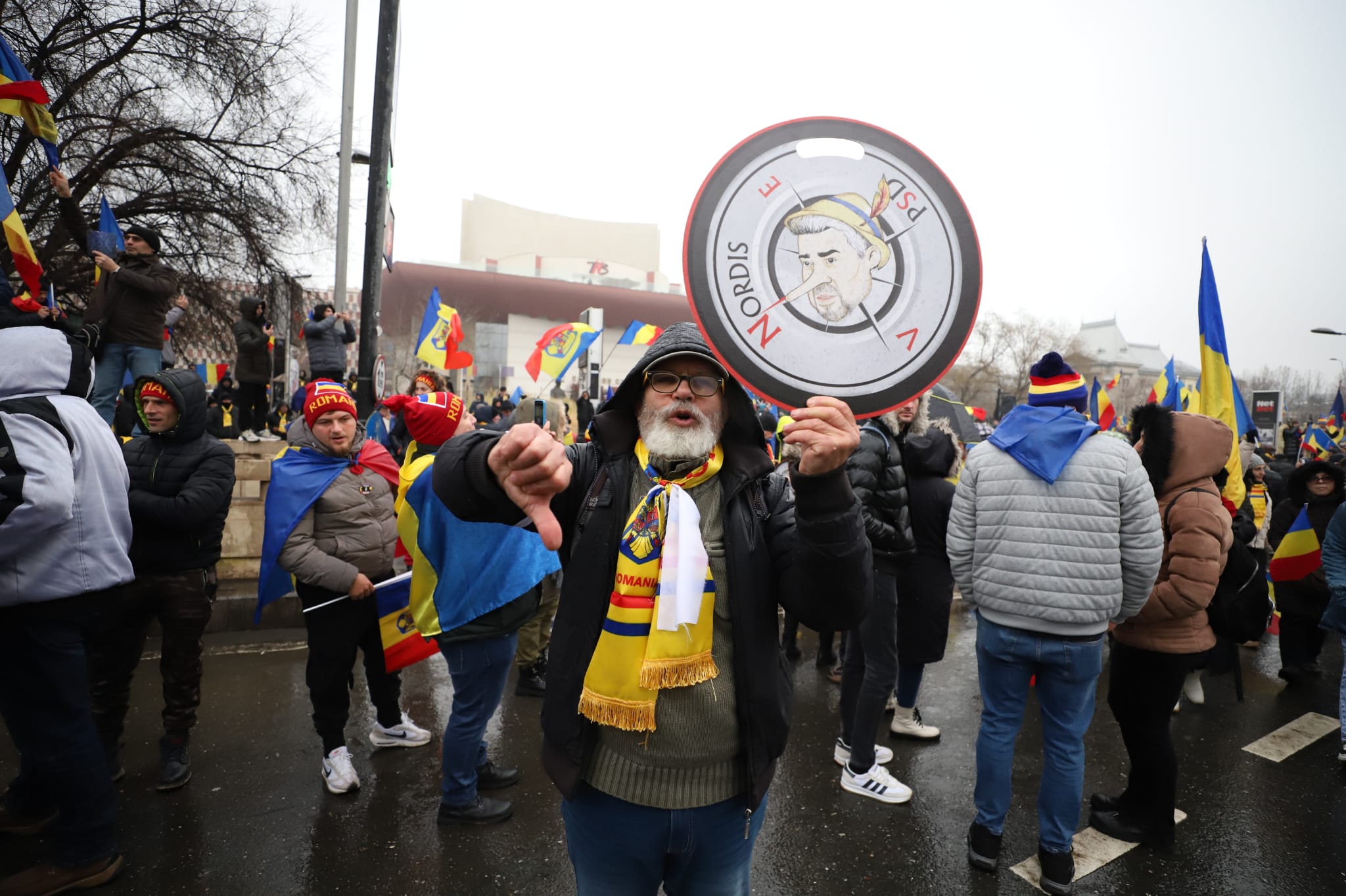 Străzi închise de poliție în ultima clipă în București, în timpul mitingului anunțat de AUR pe 1 martie