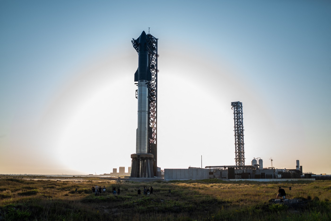 SpaceX, la al cincilea zbor de testare. Plan îndrăzneț de prindere a megarachetei Starship înainte de aterizare | VIDEO