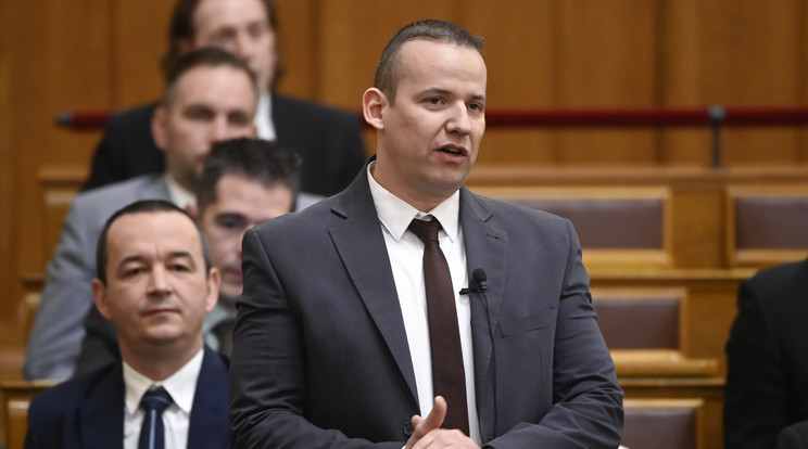 Apróval fizetett másfél milliós sérelemdíjat Toroczkai László – fotó