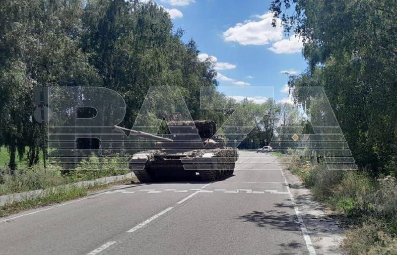 Un tanc al armatei ruse a strivit o mașină într-un sat din Belgorod, lângă granița cu Ucraina. Șoferul a murit pe loc: „Erau nebuni, toți râdeau”