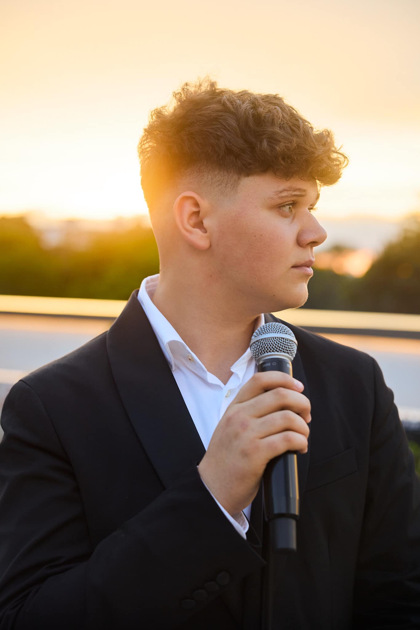 Cine e Oleg Spînu de la Vocea României 2024. Tânărul a cântat la concertele Andrei din România, dar și la cel din Londra