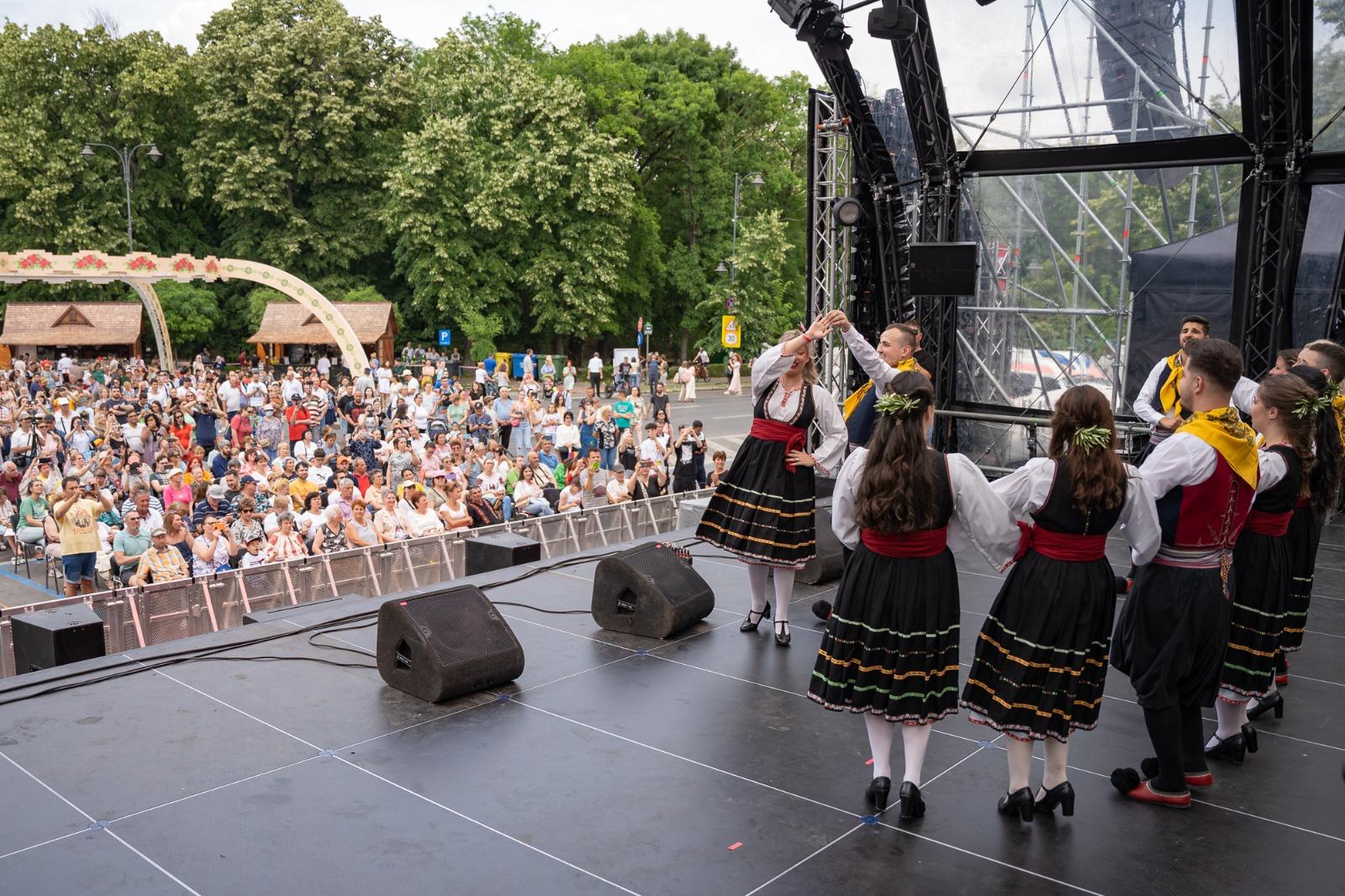 Începe Festivalul Internațional de Folclor „Muzici și Tradiții în București”. Programul complet al unui weekend plin de evenimente