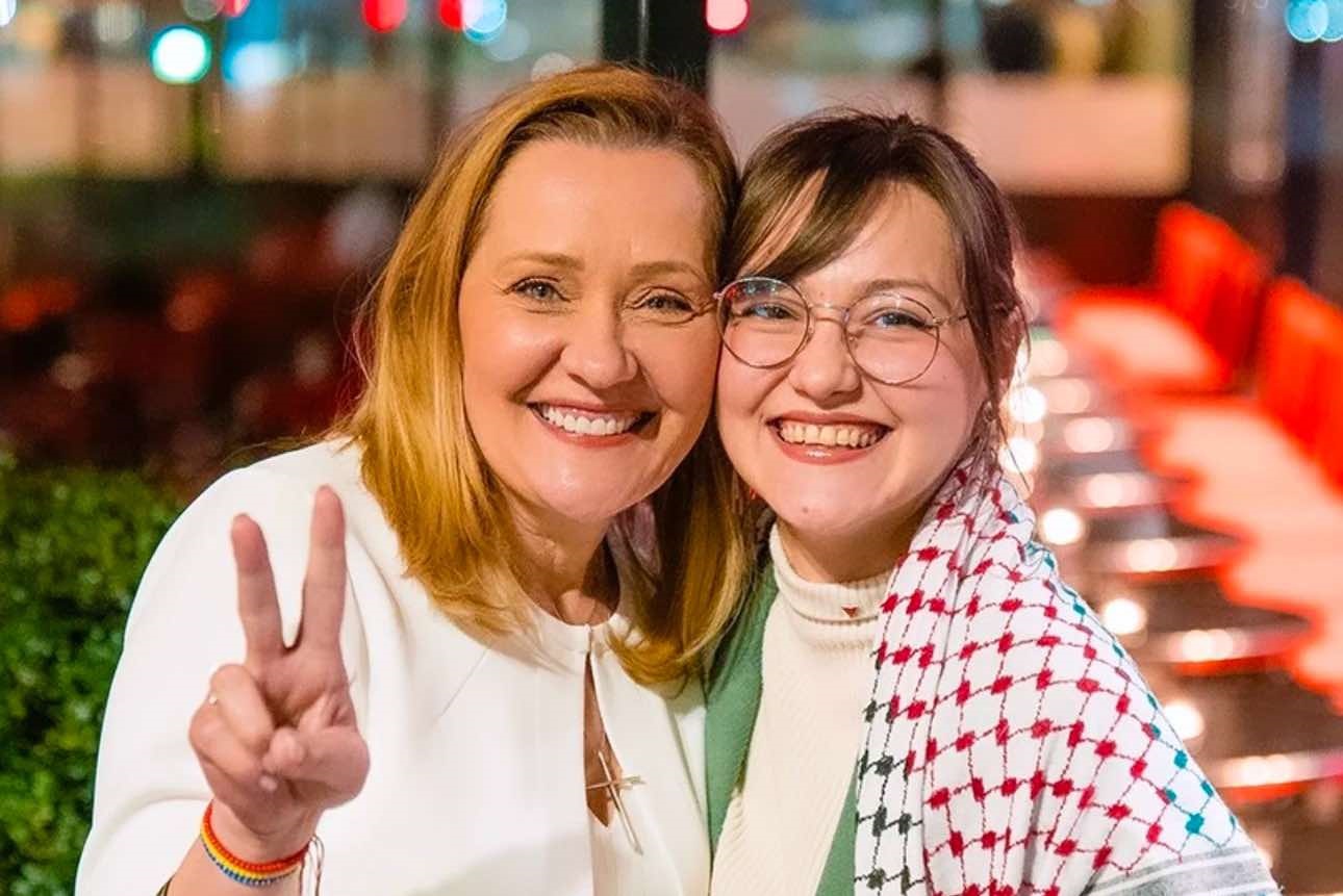 Imagini de arhivă cu Elena Lasconi. Cum arăta înaintea anilor 2000, când era corespondent PRO TV