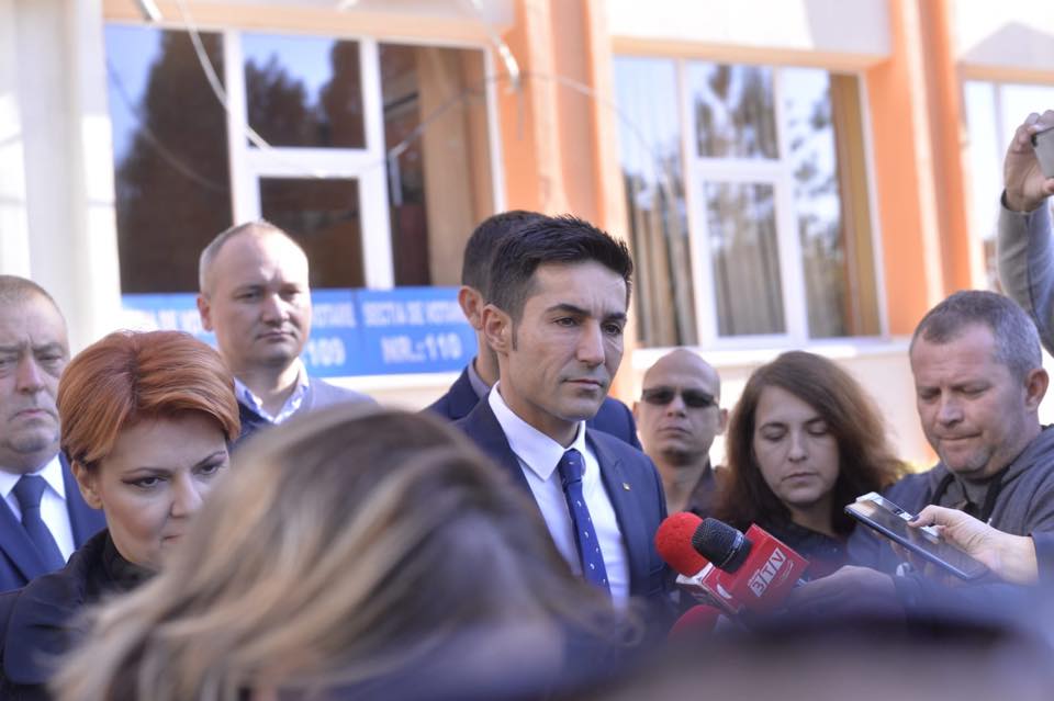 FOTO. Claudiu Manda, despre votul de la referendum: "Nu vreau să-mi pun problema la nuntă dacă voi fi socru mare sau socru mic"