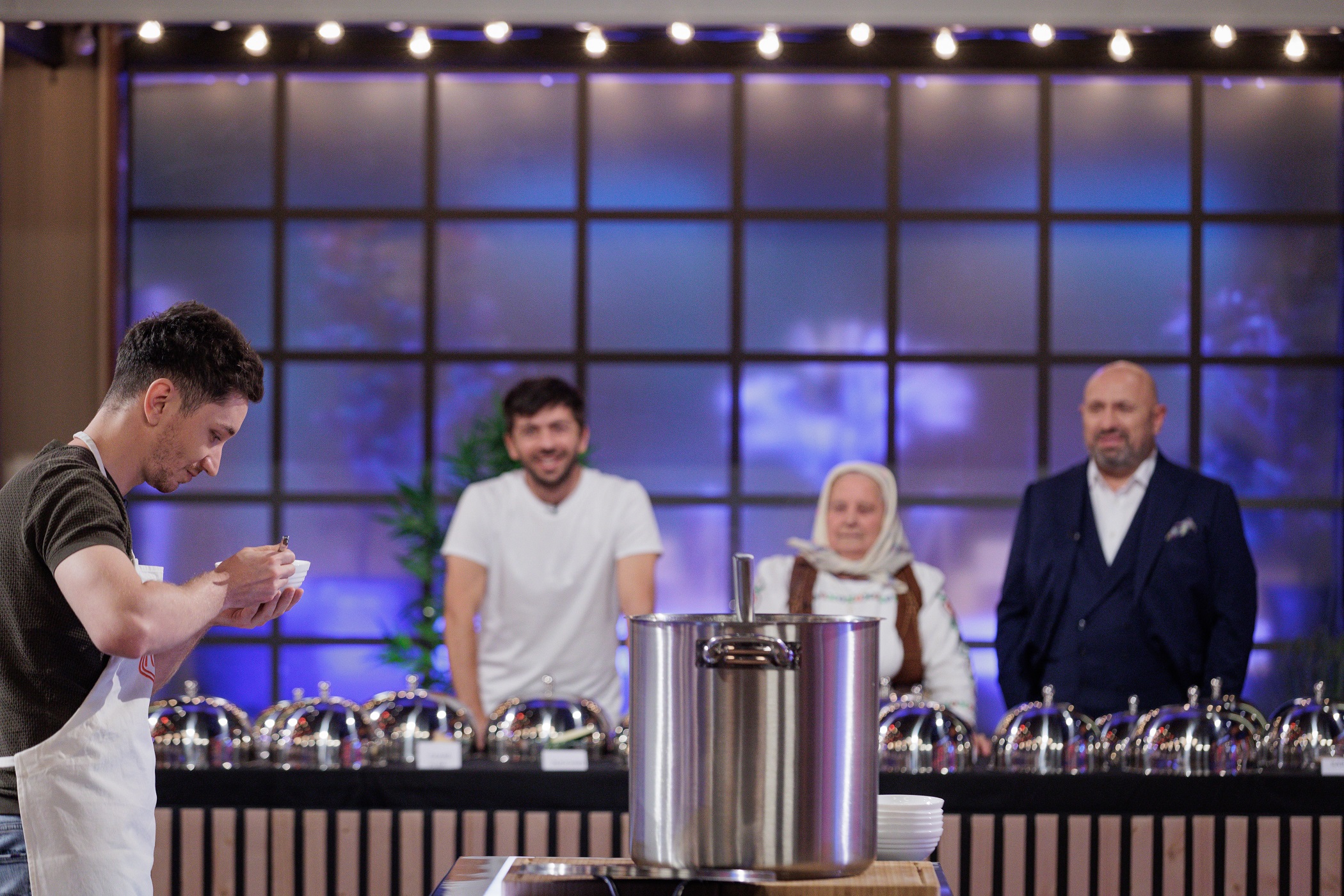Mircea Bravo și tanti Lenuța, invitați speciali la MasterChef România. Concurenții rămași în competiție vor fi puși în dificultate