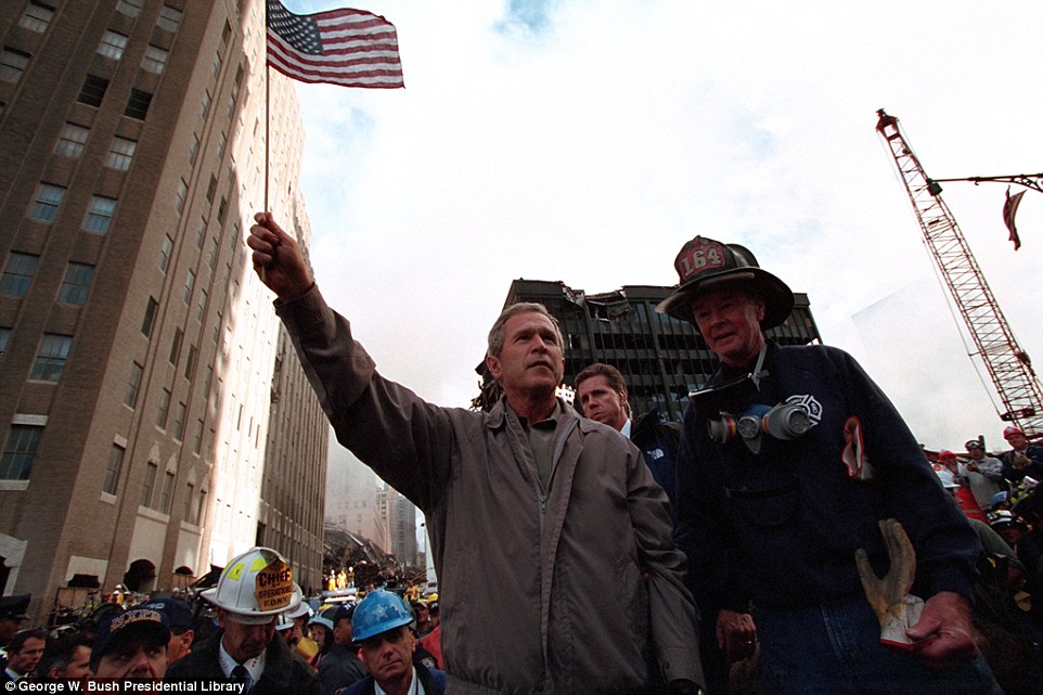 Imagini de colecție cu George W. Bush după atentatele teroriste din 11 septembrie 2001