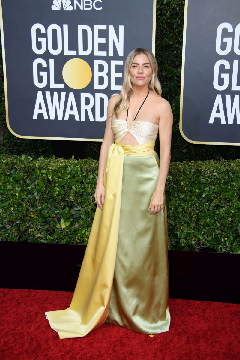 Cele mai spectaculoase ținute de la Globurile de Aur: Reese Witherspoon, Scarlett Johansson și Jennifer Aniston au impresionat cu ținutele lor
