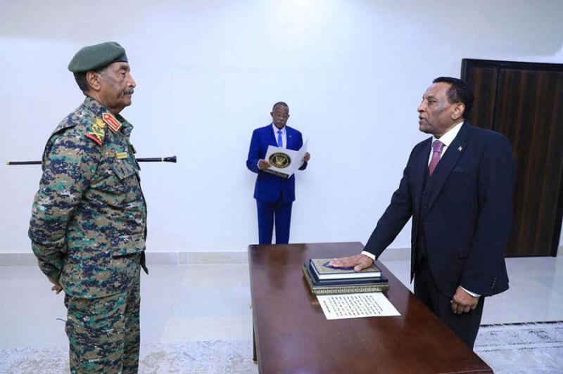 The government ordered the immediate removal of gold-processing mills from residential and military areas to address environmental concerns.