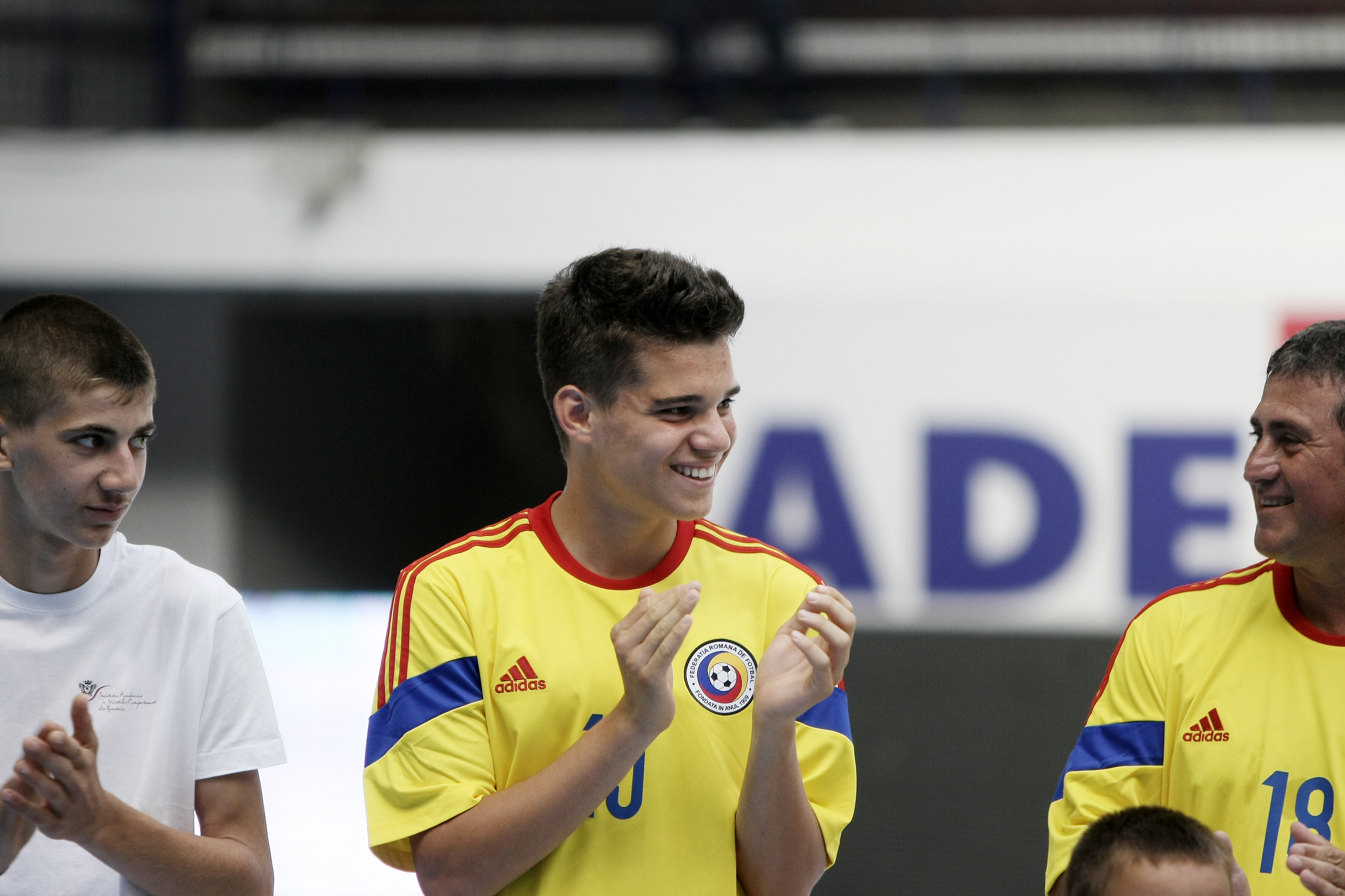 Ianis Hagi împlinește 18 ani. Fotbalistul își serbează majoratul la Florența. Debutează duminică în Serie A? | GALERIE FOTO