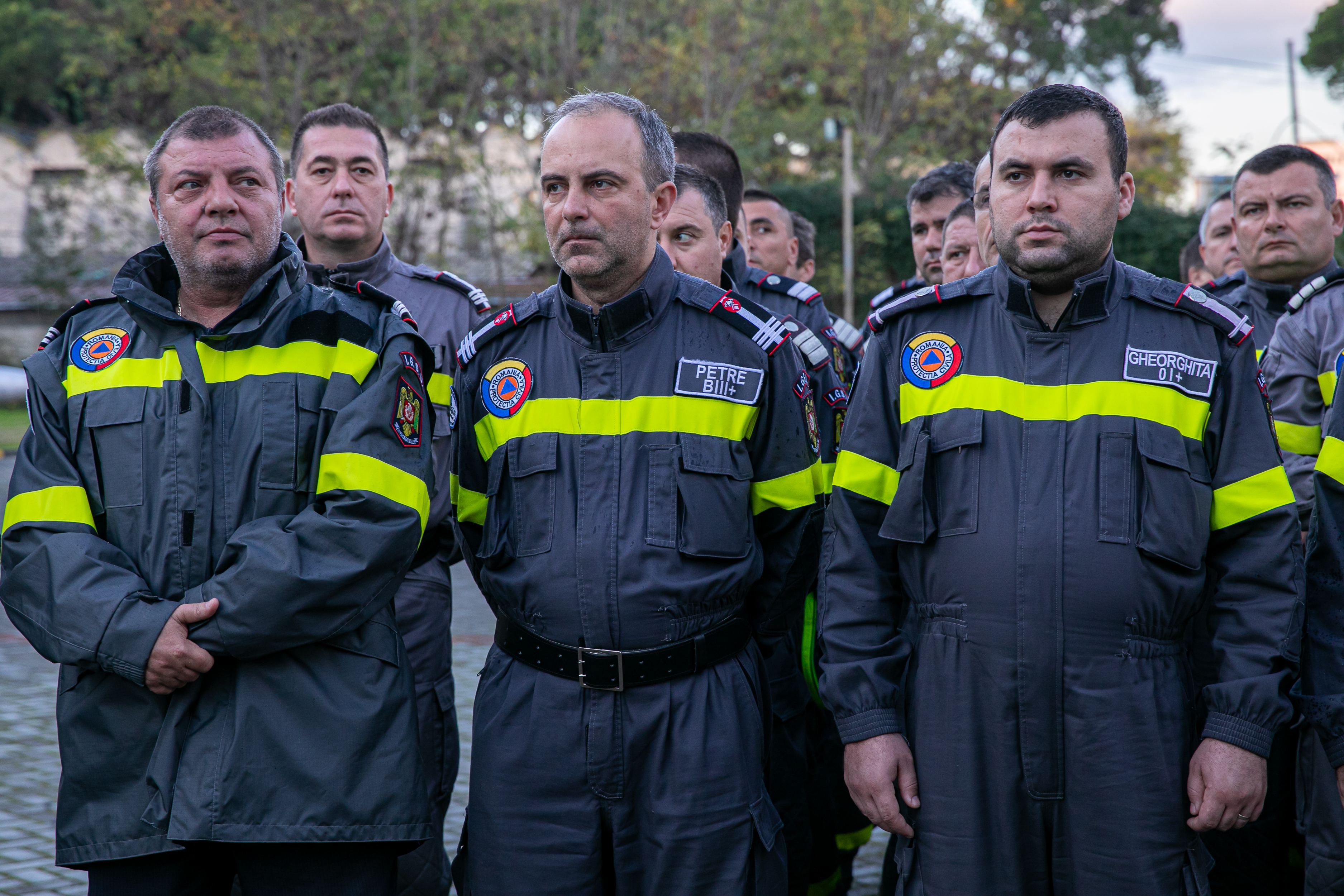 Pentru pompierii români din inima dramei albaneze, Ziua Națională a picat de Ziua Recunoștinței. ”Cele două cadavre erau, de fapt, mama și fiul. Tatăl și fiica au scăpat!”