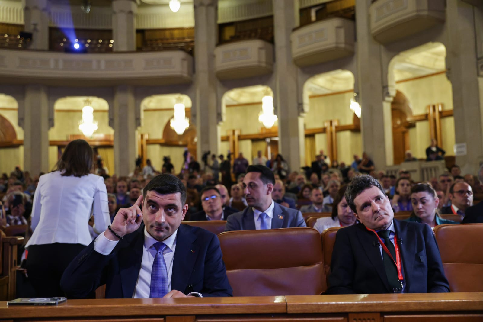 Nicușor Dan vs George Simion. Ce au spus la prima confruntare înaintea turului 2 al alegerilor prezidențiale, la Congresul BNS