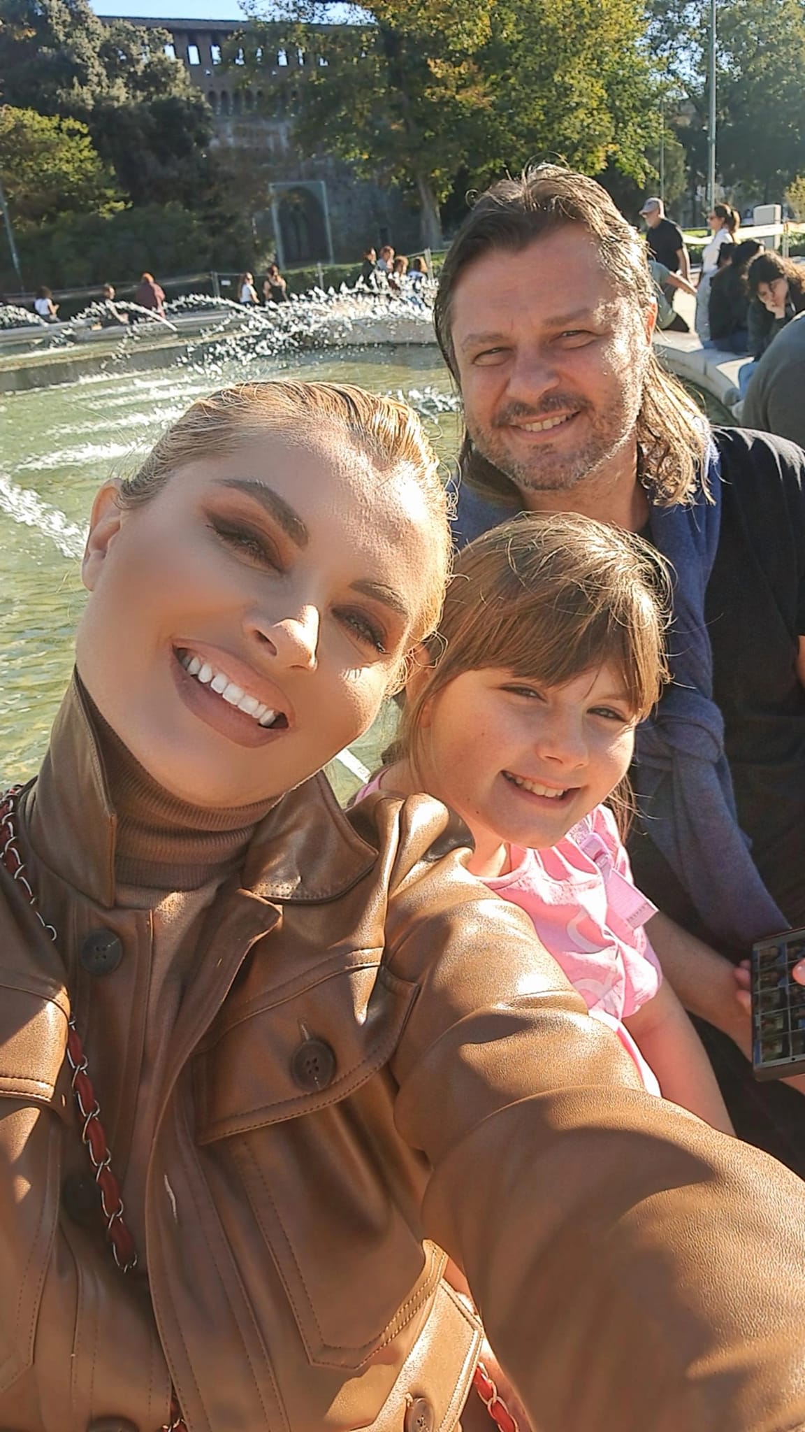 Iana Novac și Octavian Dobrotă au aniversat 20 de ani de căsnicie. Ce spune artista despre al treilea copil. „Părinții mei ne ajută”