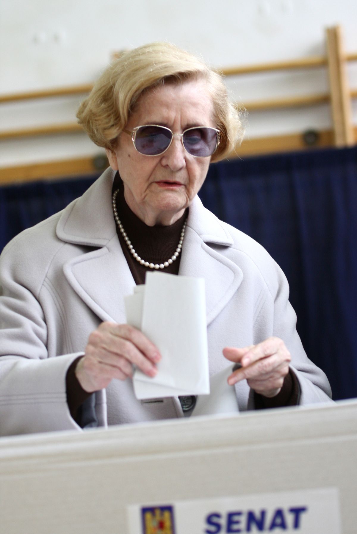 Ce pensie avea Ion Iliescu și câți bani ar putea primi ca urmaș Nina, soția fostului președinte al României