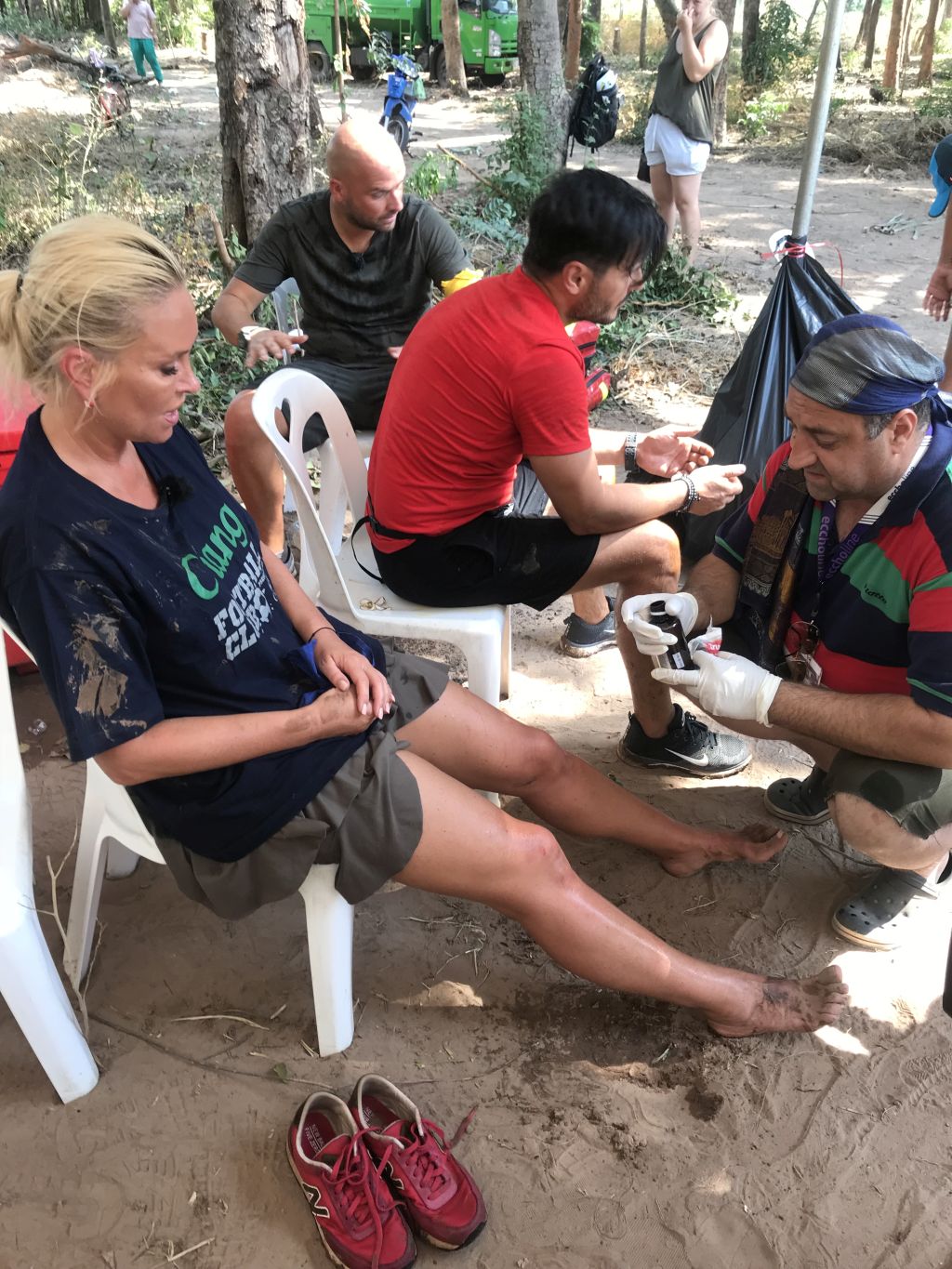 Liviu Vârciu și Vica Blochina, cu picioarele julite până la sânge. Cum au ajuns în starea asta | FOTO