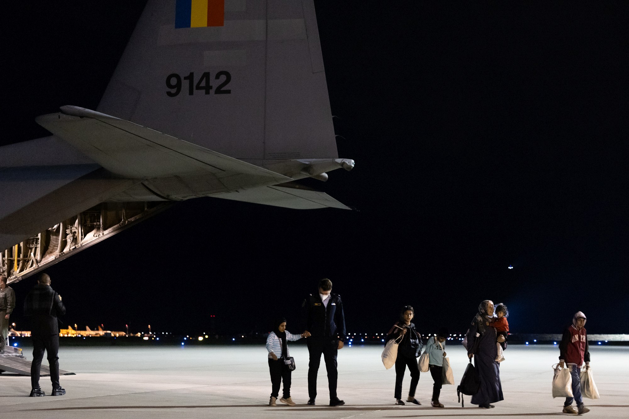 Spitalele din România vor trata copii răniți în războiul din Fâșia Gaza. Primii opt au ajuns la București