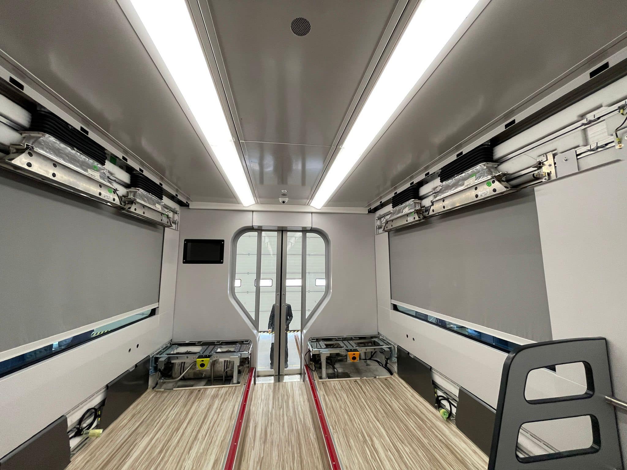 Cum arată primul tren cumpărat de România, la 20 de ani după Săgețile Albastre. Când va intra în circulație