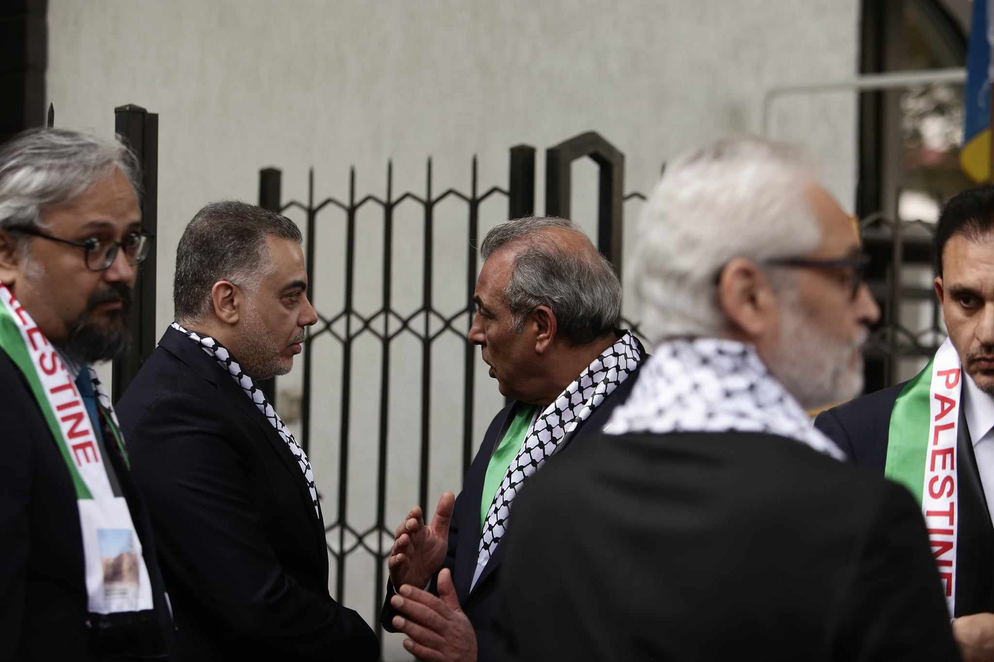 Reprezentanți diplomatici din circa 20 de state își exprimă solidaritatea cu poporul palestinian, la o manifestație în fața Ambasadei Palestinei la București
