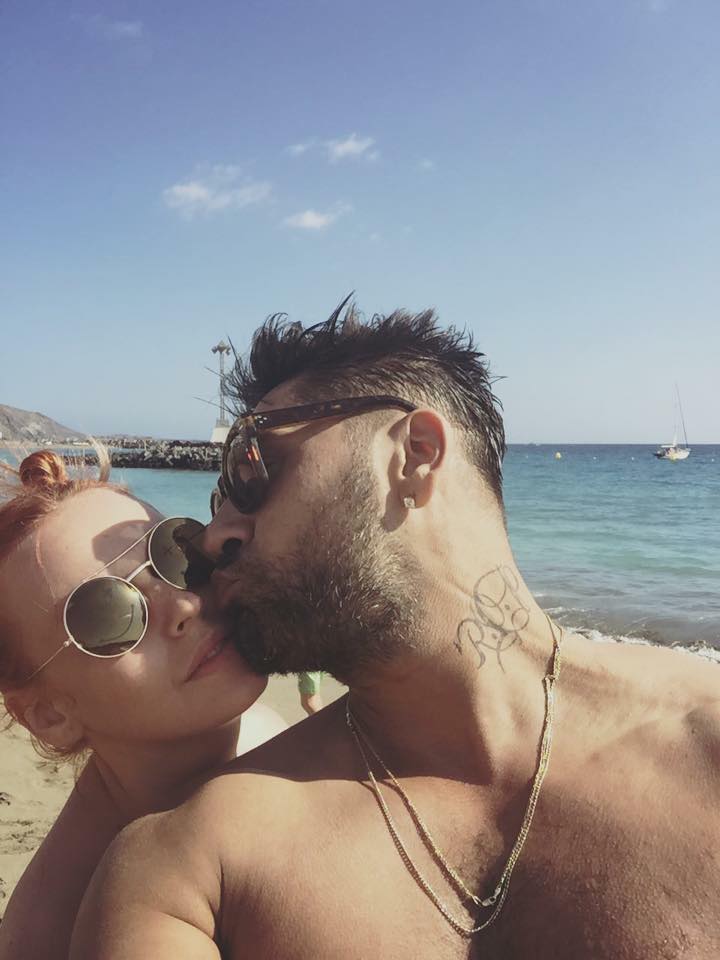 Connect-R și Misha, săruturi fierbinți pe plajă, în Tenerife | FOTO ÎN ARTICOL