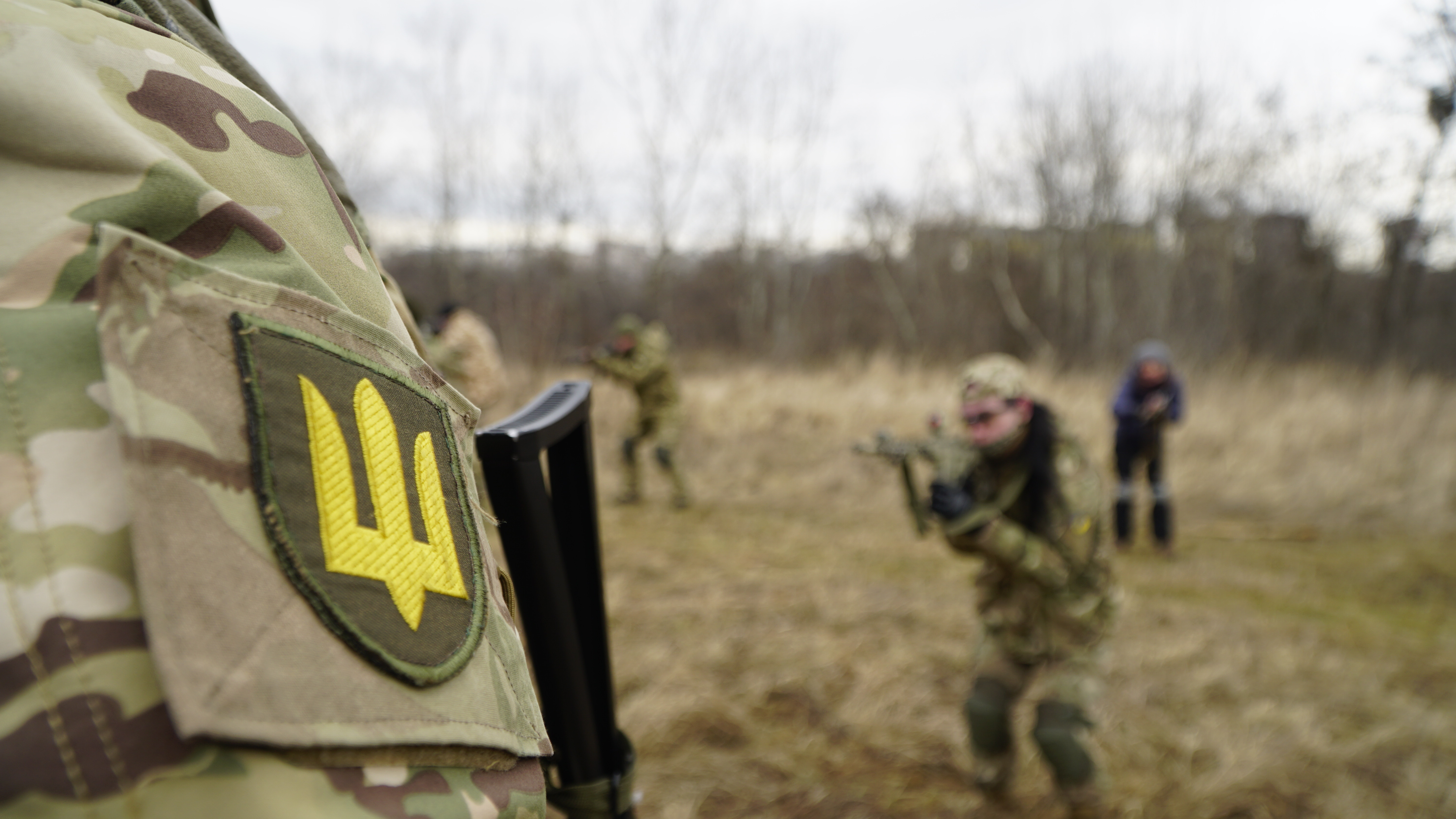 Corespondență din  Kiev | Armata de weekend a Ucrainei, cine este și cum arată: IT-iști, arhitecți și casnice din Kiev se antrenează să se lupte cu Putin