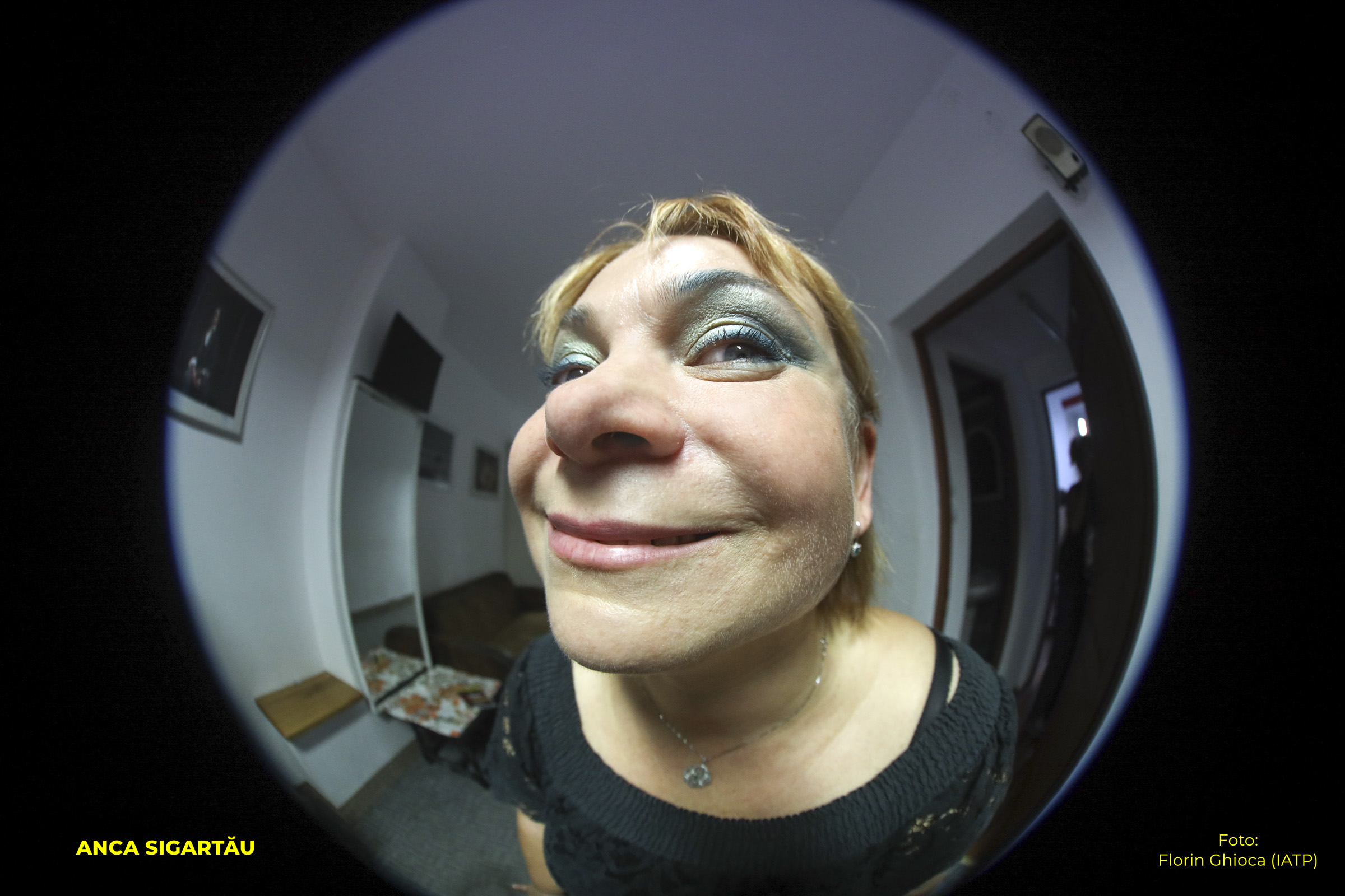 „Distorsiuni și expresii”: Fotografii haioase ale unor cunoscuți actori români, într-o inedită expoziție la Festivalul Săptămâna Comediei