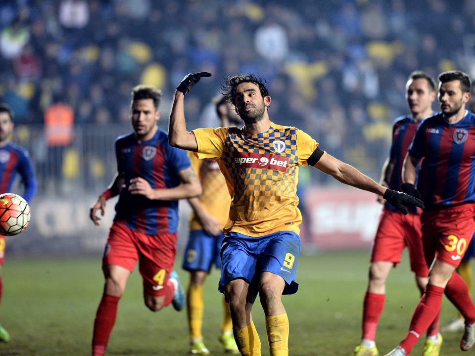 Liga 1, etapa a 23-a. Petrolul - ASA Tg. Mureş 0-1. Gorobsov, eroul mureşenilor. Gazdele au jucat în 9 din minutul 74! Stoichiţă, ultimul meci. Portarul Pecanha pleacă de la ”lupi”