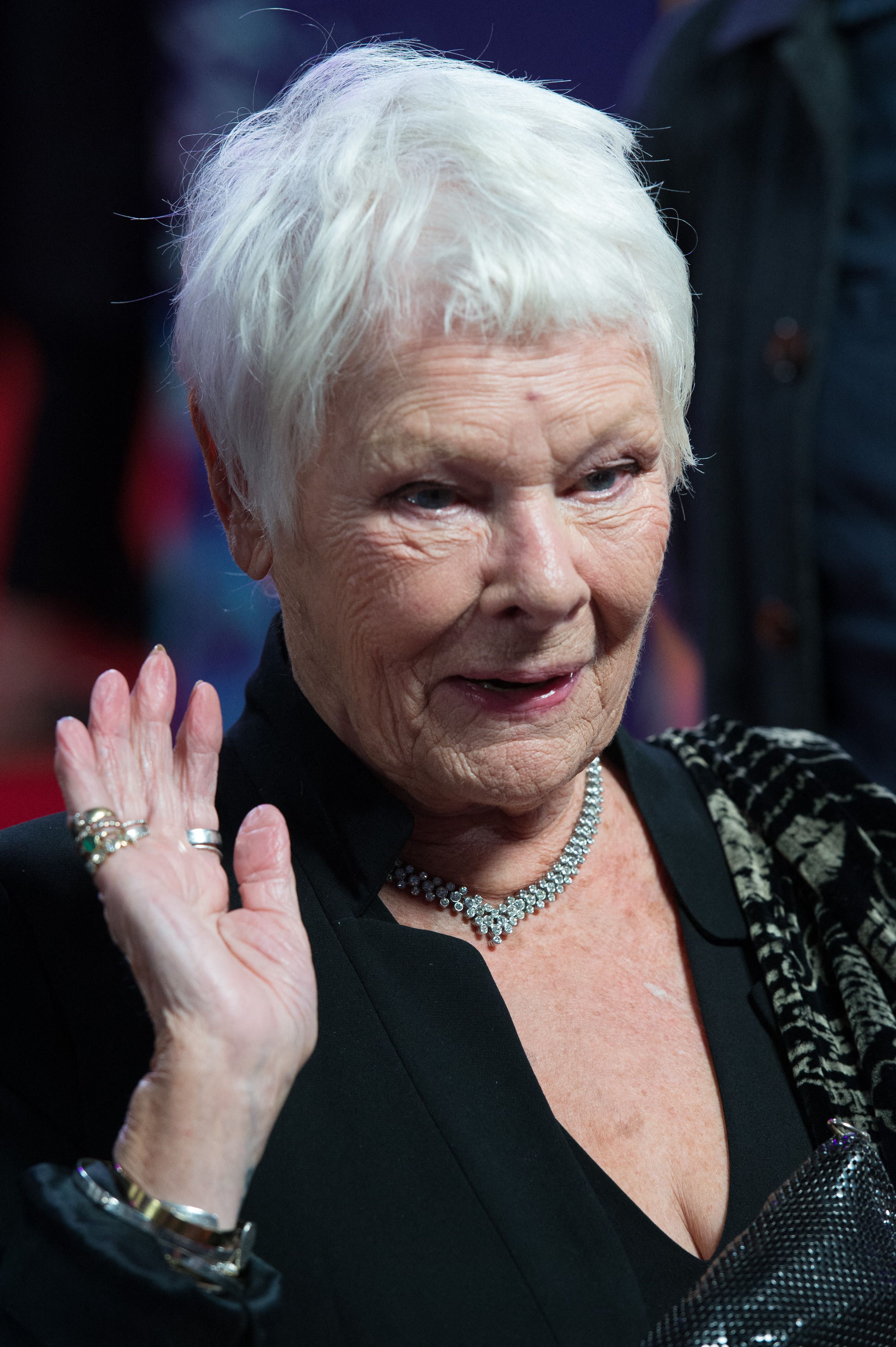 Harvey Weinstein, răspuns pentru Judi Dench. Actrița simte că fostul producător „și-a ispășit pedeapsa”, după condamnările pentru viol și agresiune sexuală