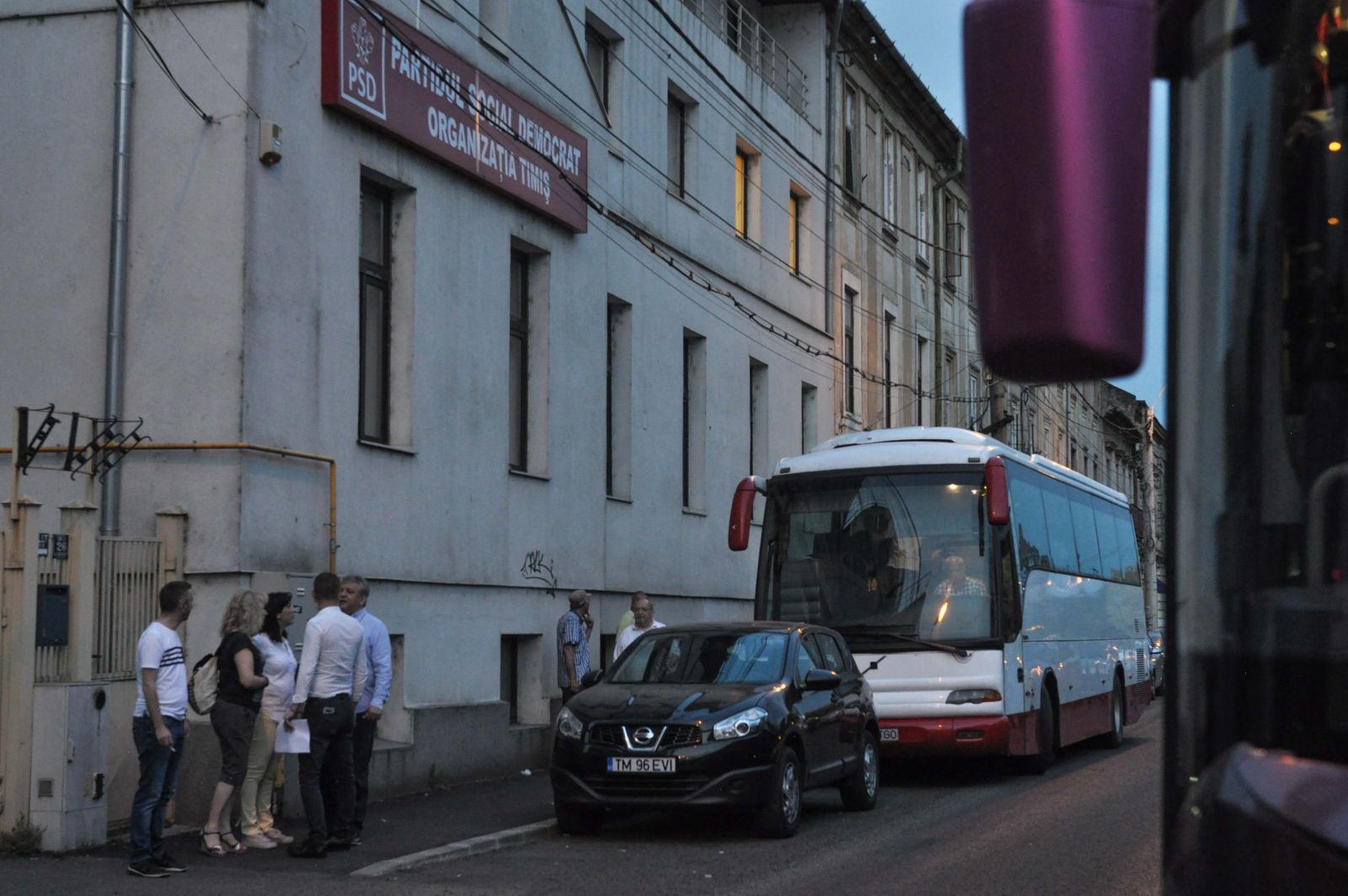 FOTO / Aproximativ 1.800 de oameni din Timiș au plecat spre București, pentru mitingul PSD. „Toader Tudorel curmă statul paralel”