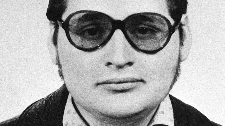 Kékre-zöldre verte a rettegett terroristát az ismert magyar barlangi mentő – Carlos pisztolyt rántott, de esélye sem volt