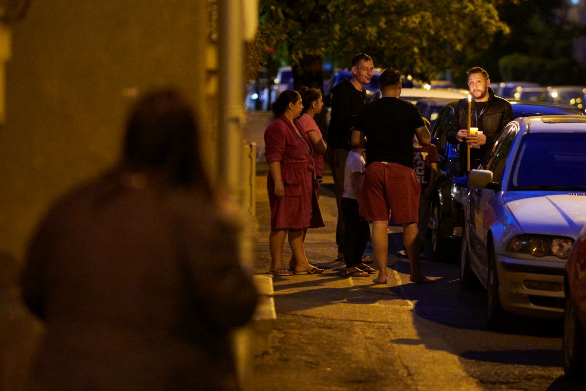 VIDEO | Voluntarii au împărțit Lumina Sfântă credincioșilor pe străzi