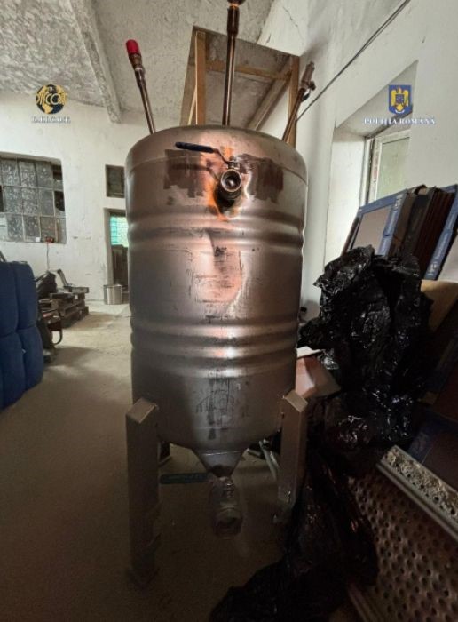 Unul dintre cele mai mari laboratoare de droguri sintetice din România, descoperit în Brașov. Ce au găsit acolo procurorii DIICOT 