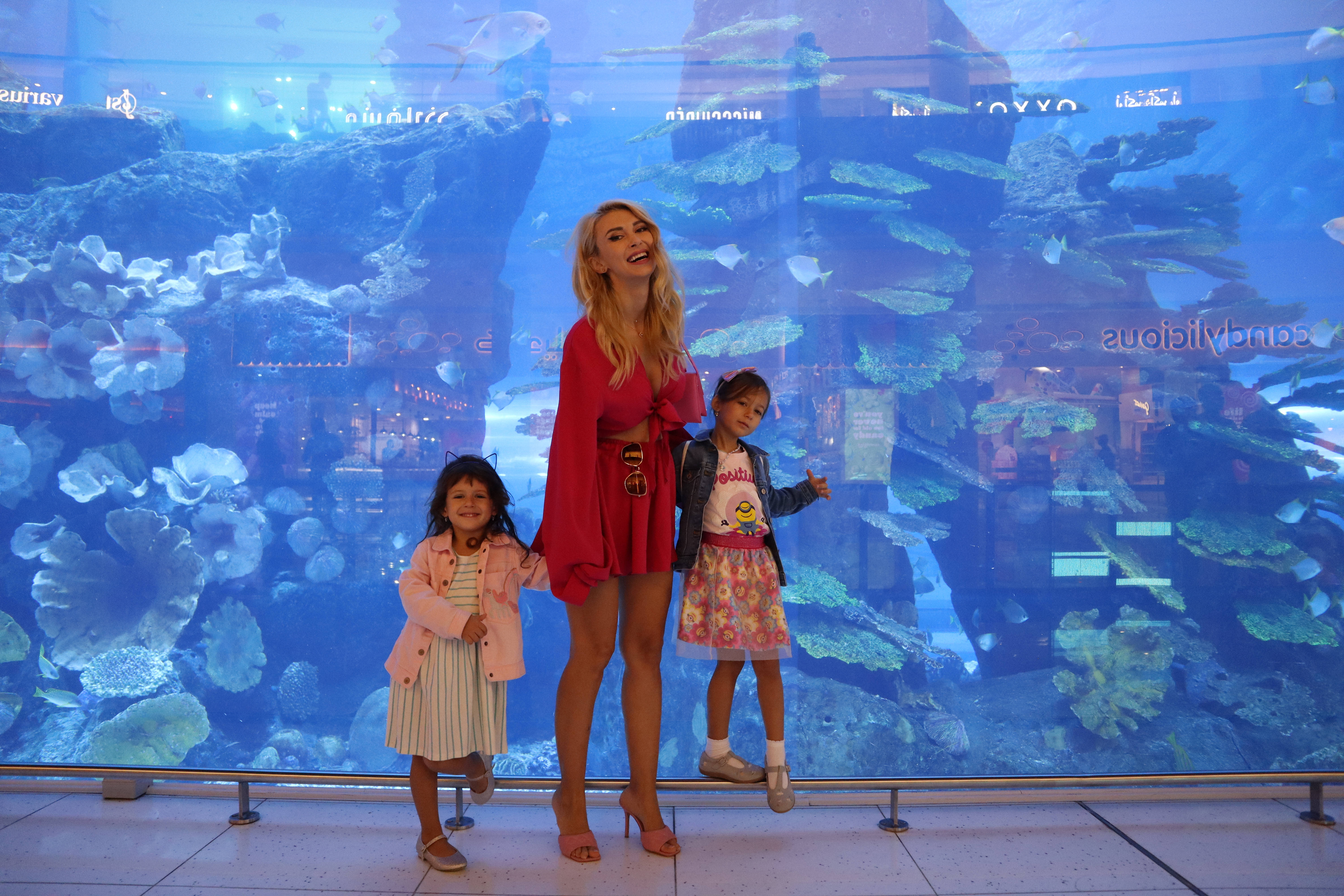 Imagini cu Andreea Bălan din vacanța în Dubai. Cum s-a pozat artista în deșert