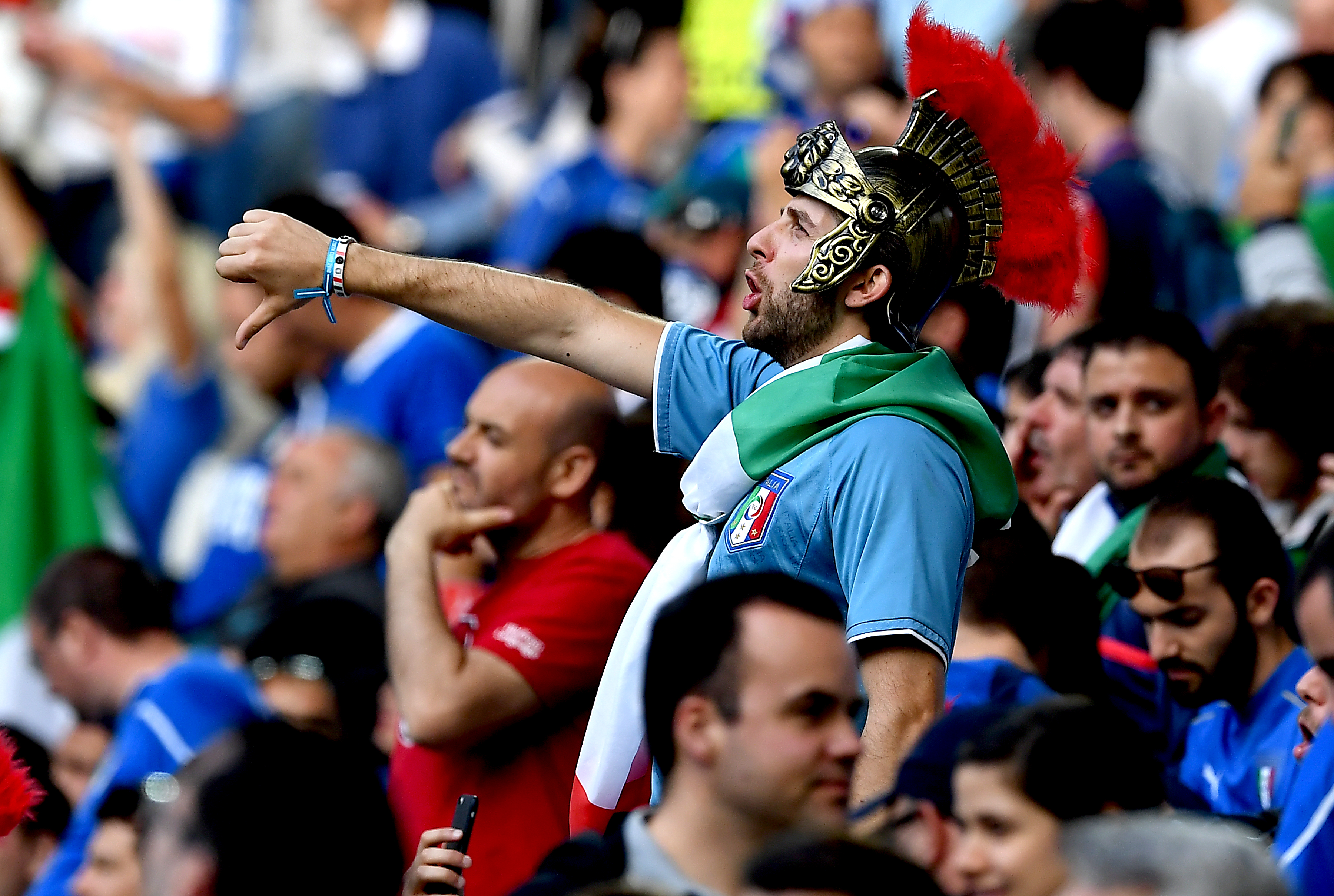 Euro 2016, sferturi. Spectacol în tribune la supermeciul Germania - Italia. Soțiile jucătorilor s-au amestecat printre fani / GALERIE FOTO