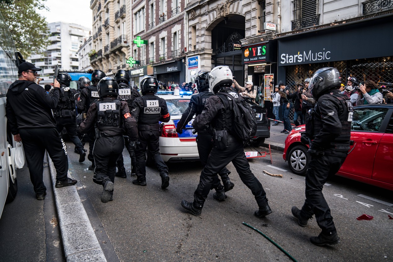 Noi proteste violente în Franța. Zeci de mii de oameni, din nou în stradă. FOTO