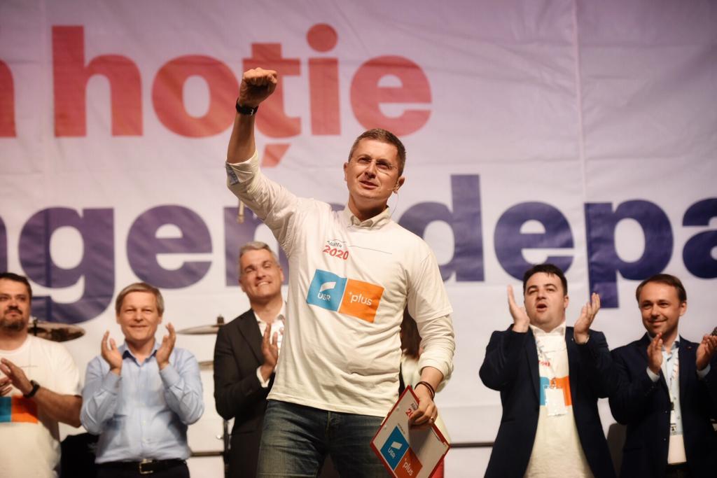 Dacian Cioloş, primul atac dur la preşedintele Iohannis: "Dacă nominalizezi în fruntea guvernului toate marionetele unui infractor ca Dragnea, trebuie să îți asumi responsabilitatea"