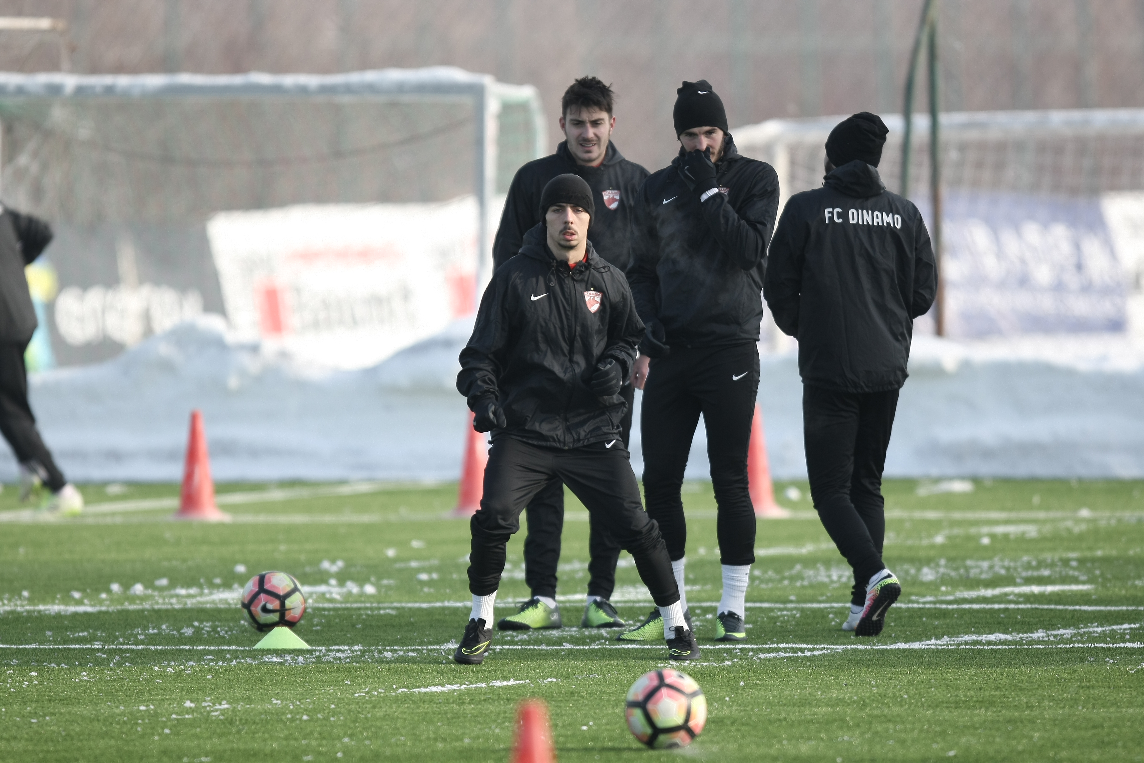 Ioan Andone a condus un antrenament la -14 grade Celsius. Portarul Cobrea s-a transferat la FC Botoșani | GALERIE FOTO & VIDEO
