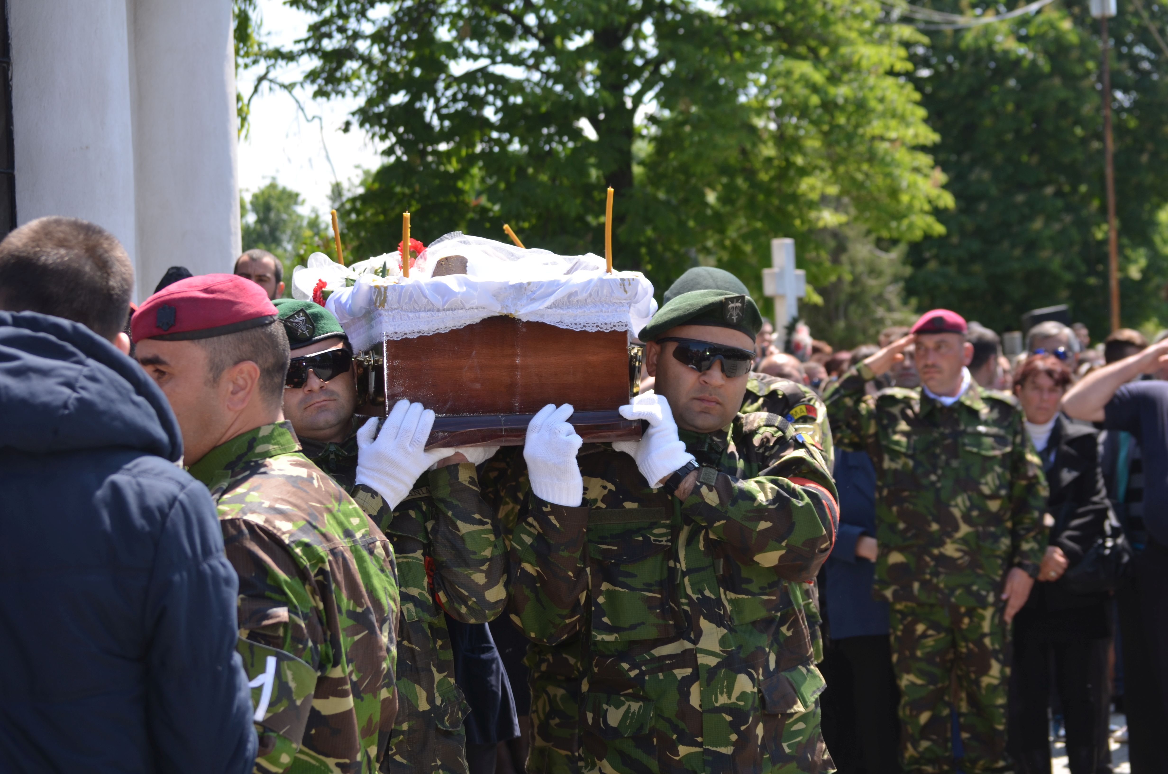 Eroii căzuți în Afganistan au fost înmormântați azi la Buzău