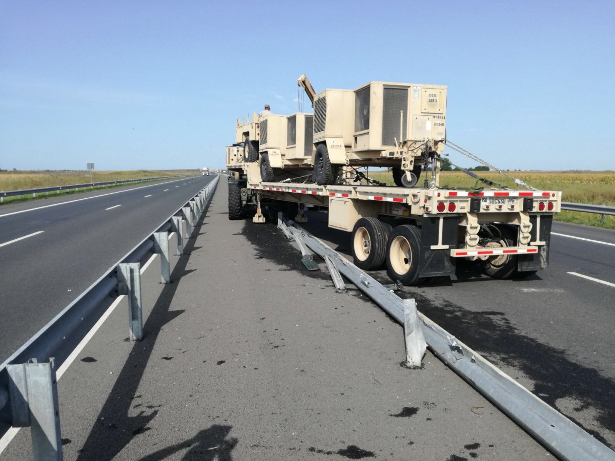 Militar american, rănit într-un accident pe Austostrada Arad-Timișoara. Camionul NATO a lovit parapeții
