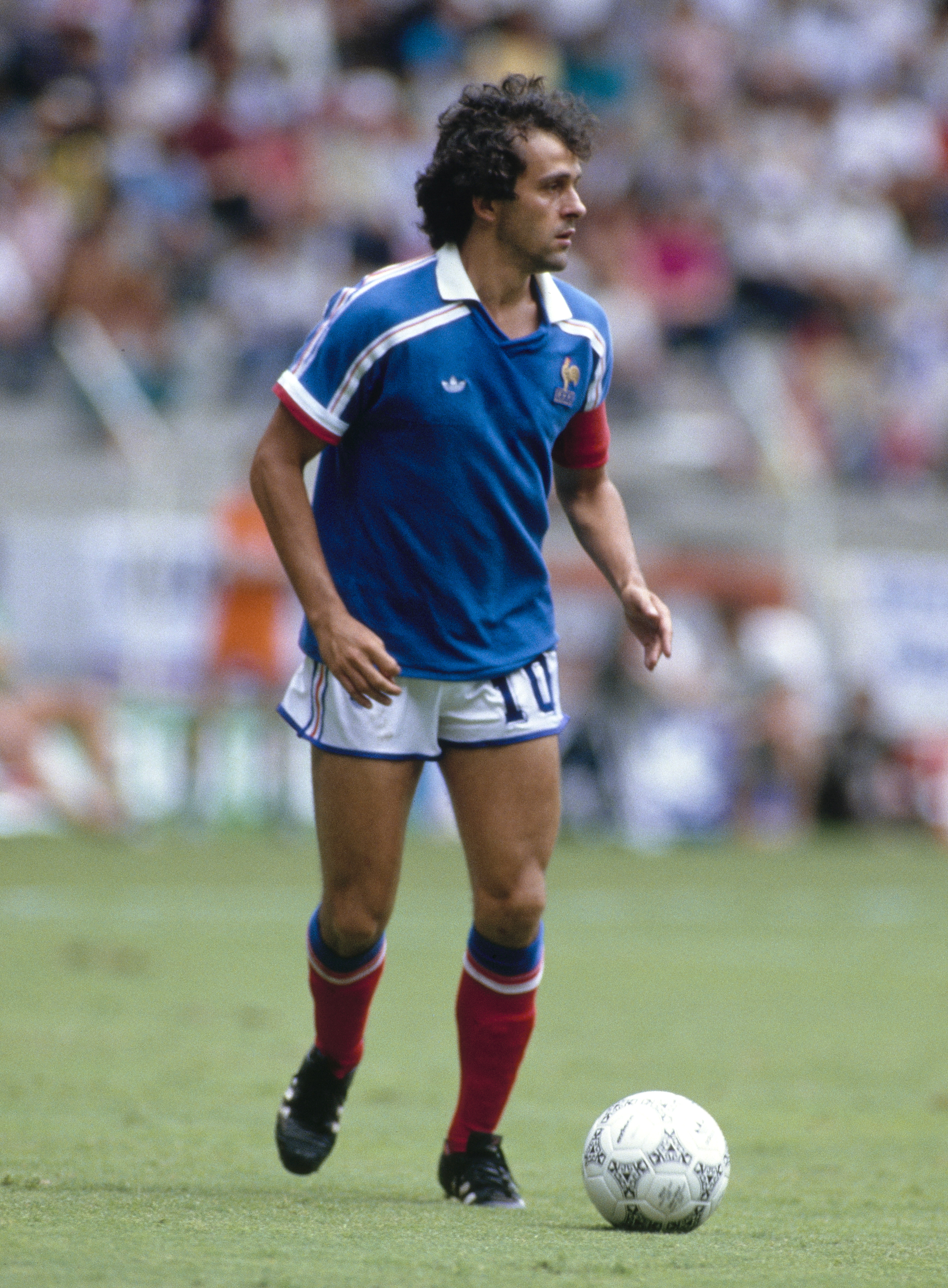 Libertatea a vorbit cu legendarul Michel Platini, care s-a retras la Cassis, pe malul Mediteranei. Cât costă să mănânci la restaurantul marelui „Platoche”