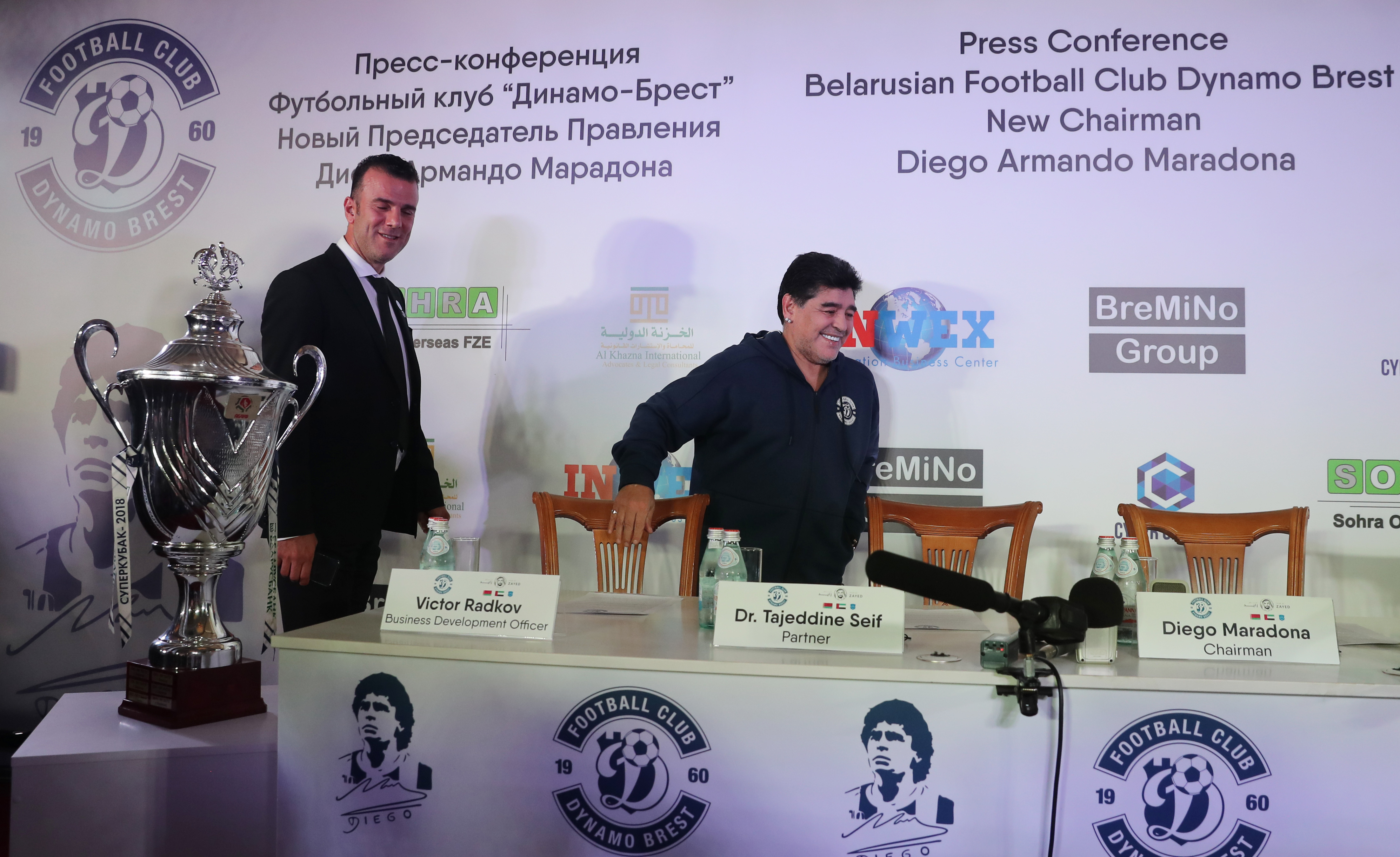 Maradona a ajuns la Brest. Fostul mare fotbalist argentinian a preluat preşedinţia clubului bielorus / GALERIE FOTO