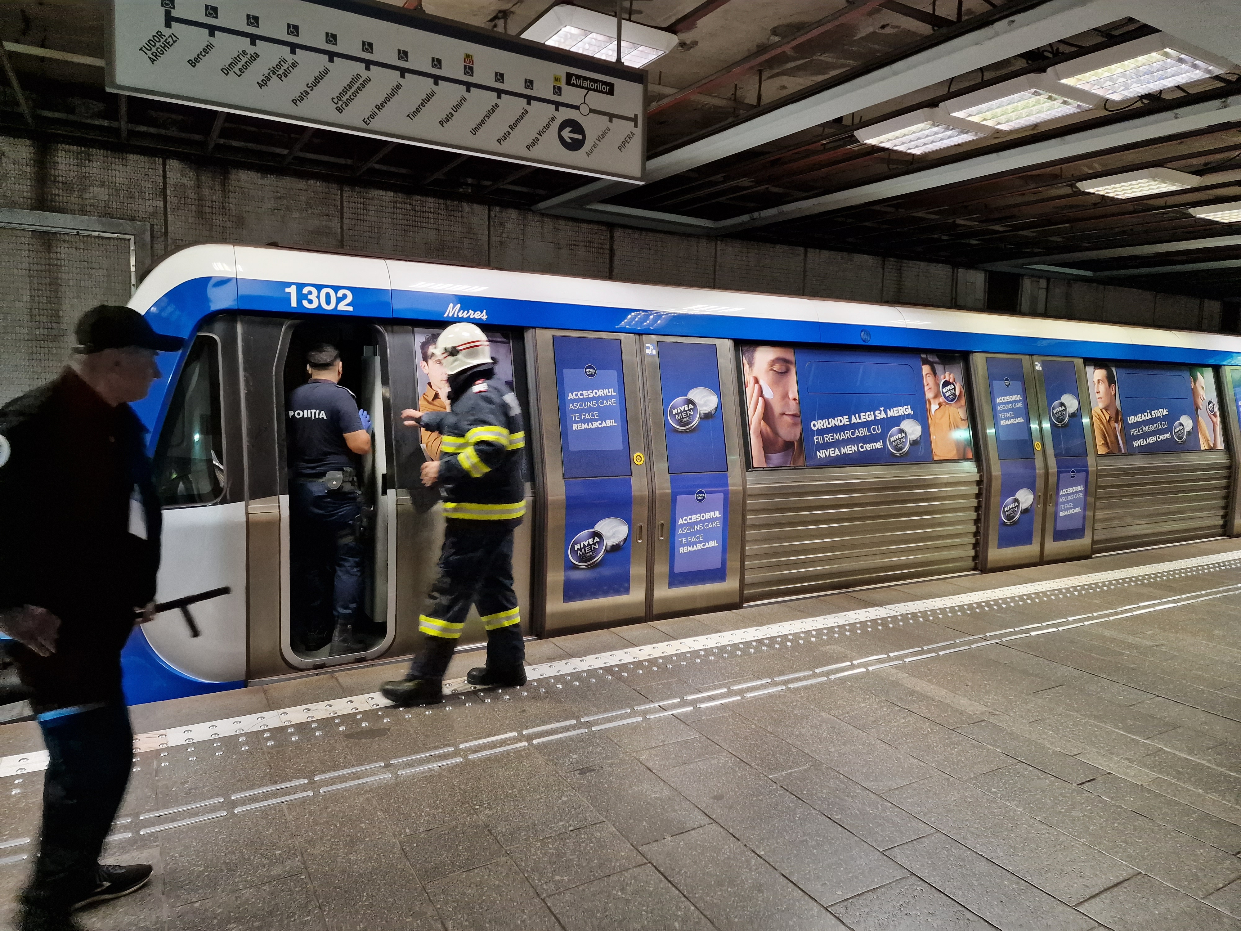 Circulație îngreunată pe magistrala 2 de metrou după ce un bărbat a ajuns pe șine în stația Aviatorilor