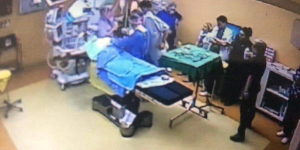 Primele imagini din sala de operație în care o femeie a luat foc. Cum a fost surprins chirurgul Mircea Beuran