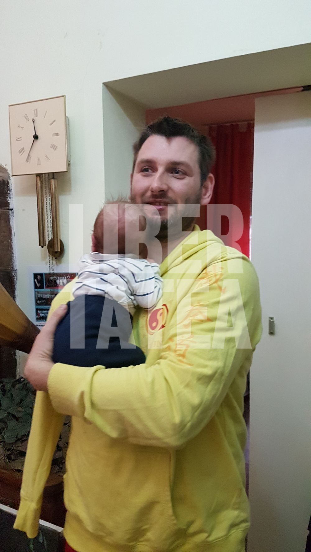 Valentin Macsim, antrenorul de kung fu cu o singură mână. Tânărul vrea să-și cumpere o proteză bionică ca să-și strângă bebelușul în brațe