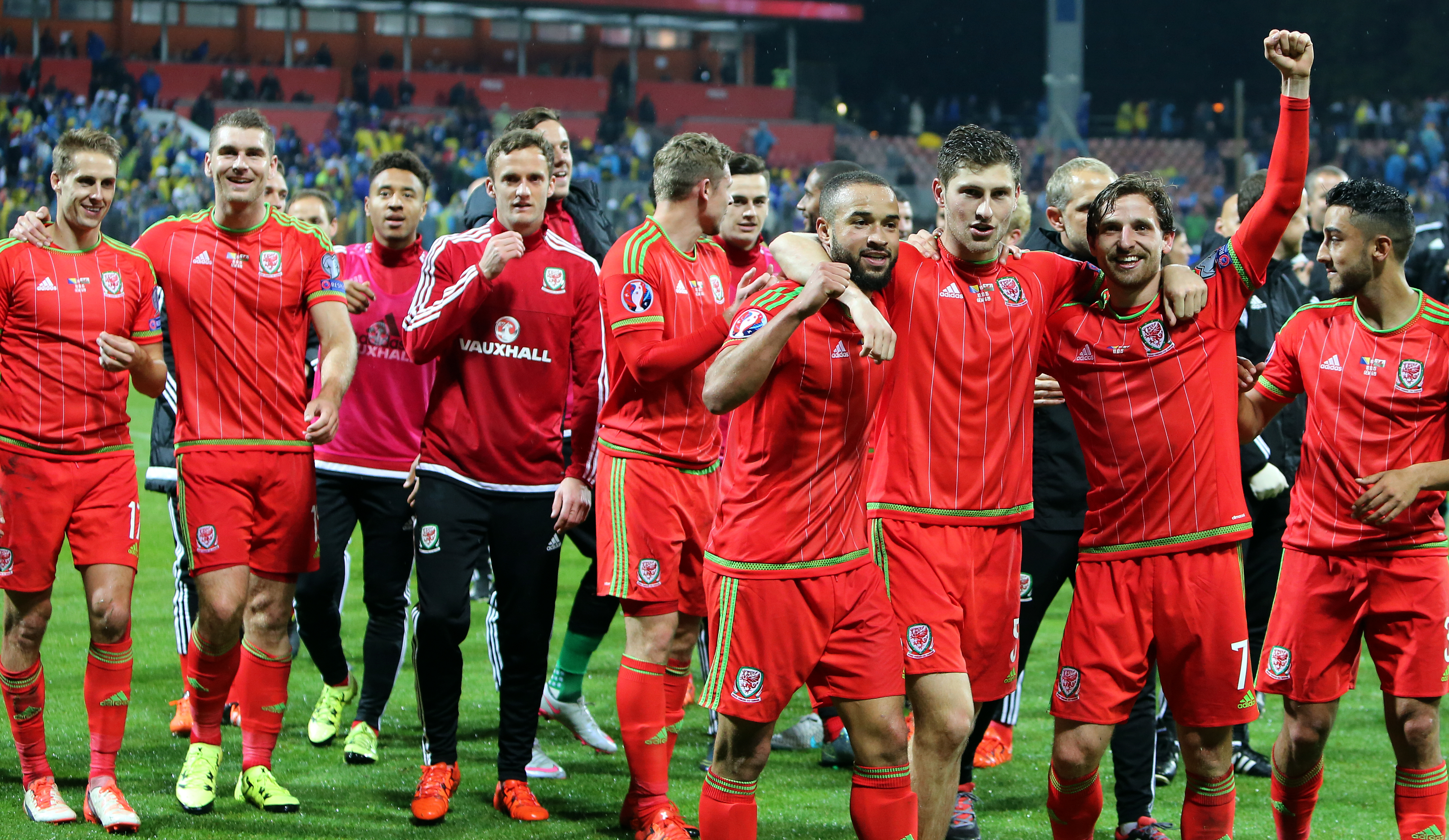 Bucurie de nedescris în Țara Galilor. Naționala lui Gareth Bale s-a calificat, după 57 de ani, la un turneu final. În premieră la Euro