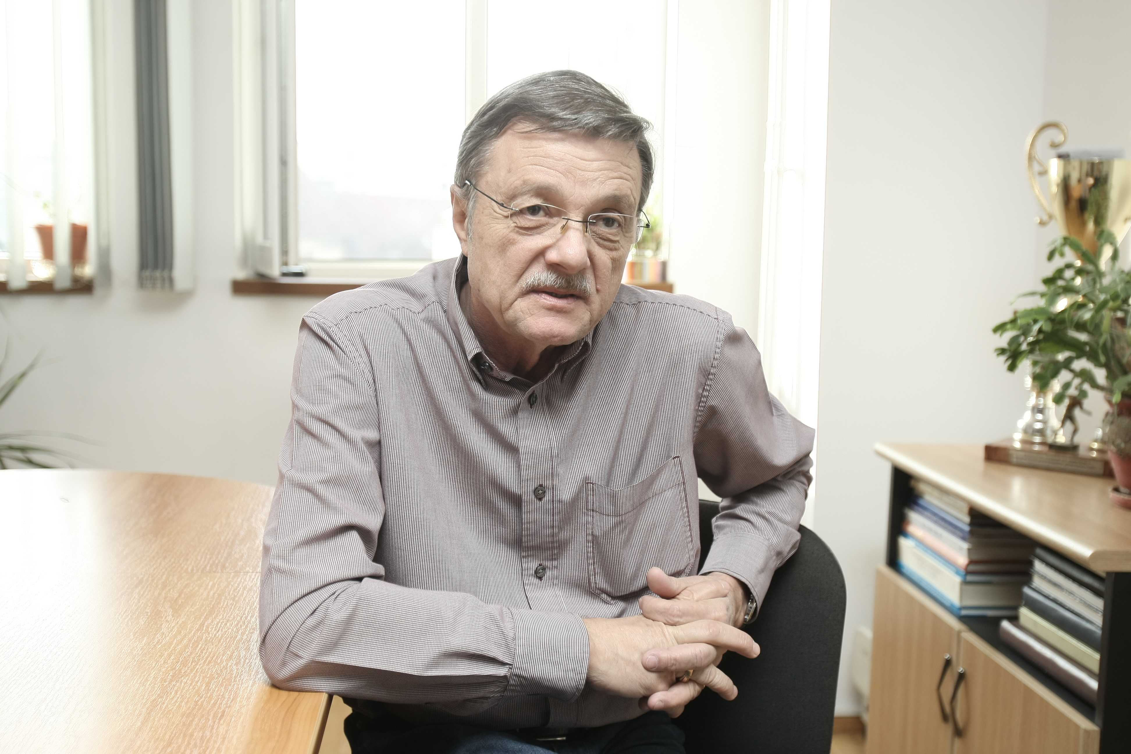 ”Părinții mei au murit îmbrățișați” | Președintele Federației Române de Gimnastică a ascuns 40 de ani tragedia prin care a trecut la cutremurul din 77. VIDEO EXCLUSIV